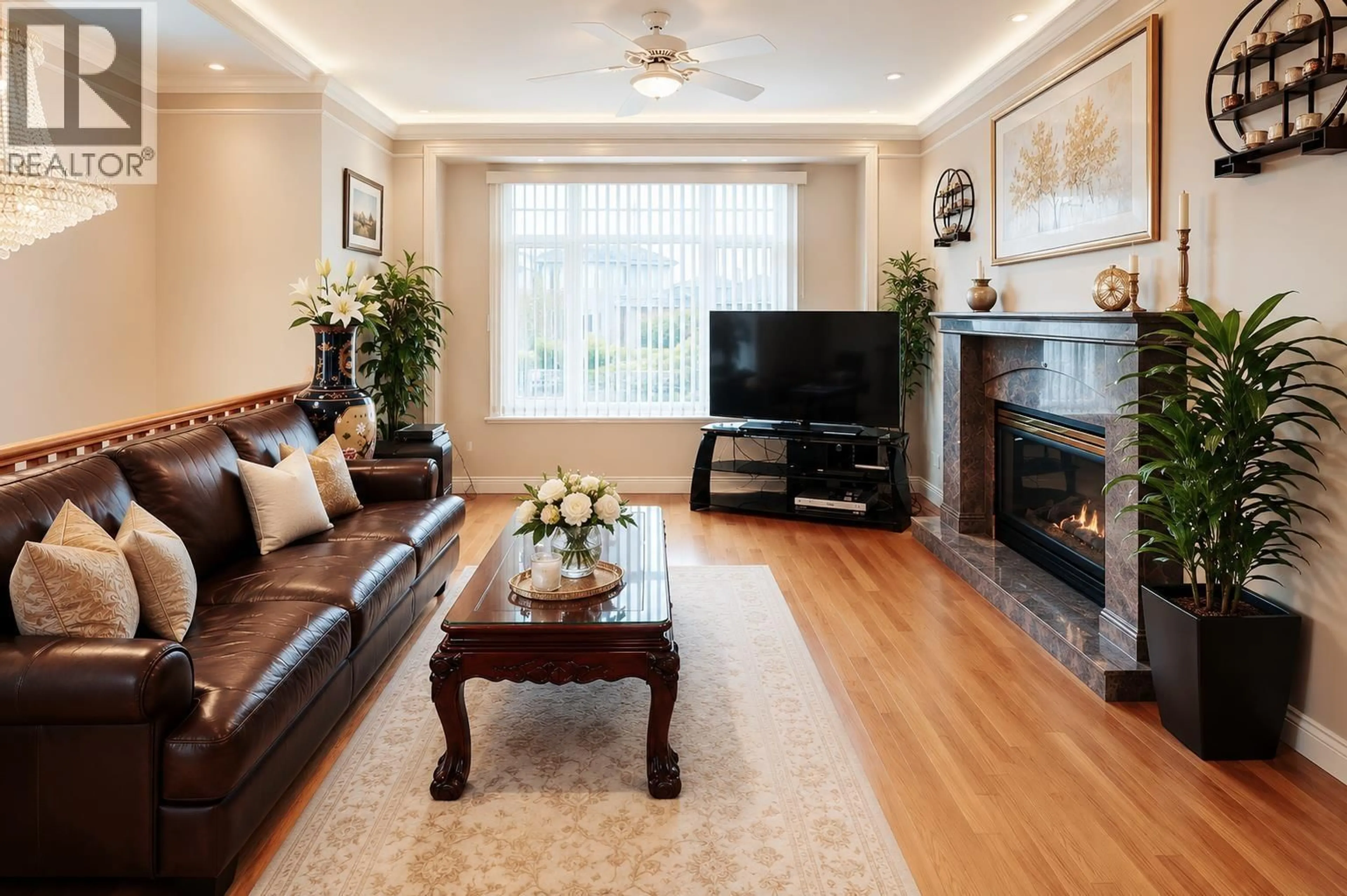 Living room with furniture, wood/laminate floor for 6915 DUMFRIES STREET, Vancouver British Columbia V5P3C1