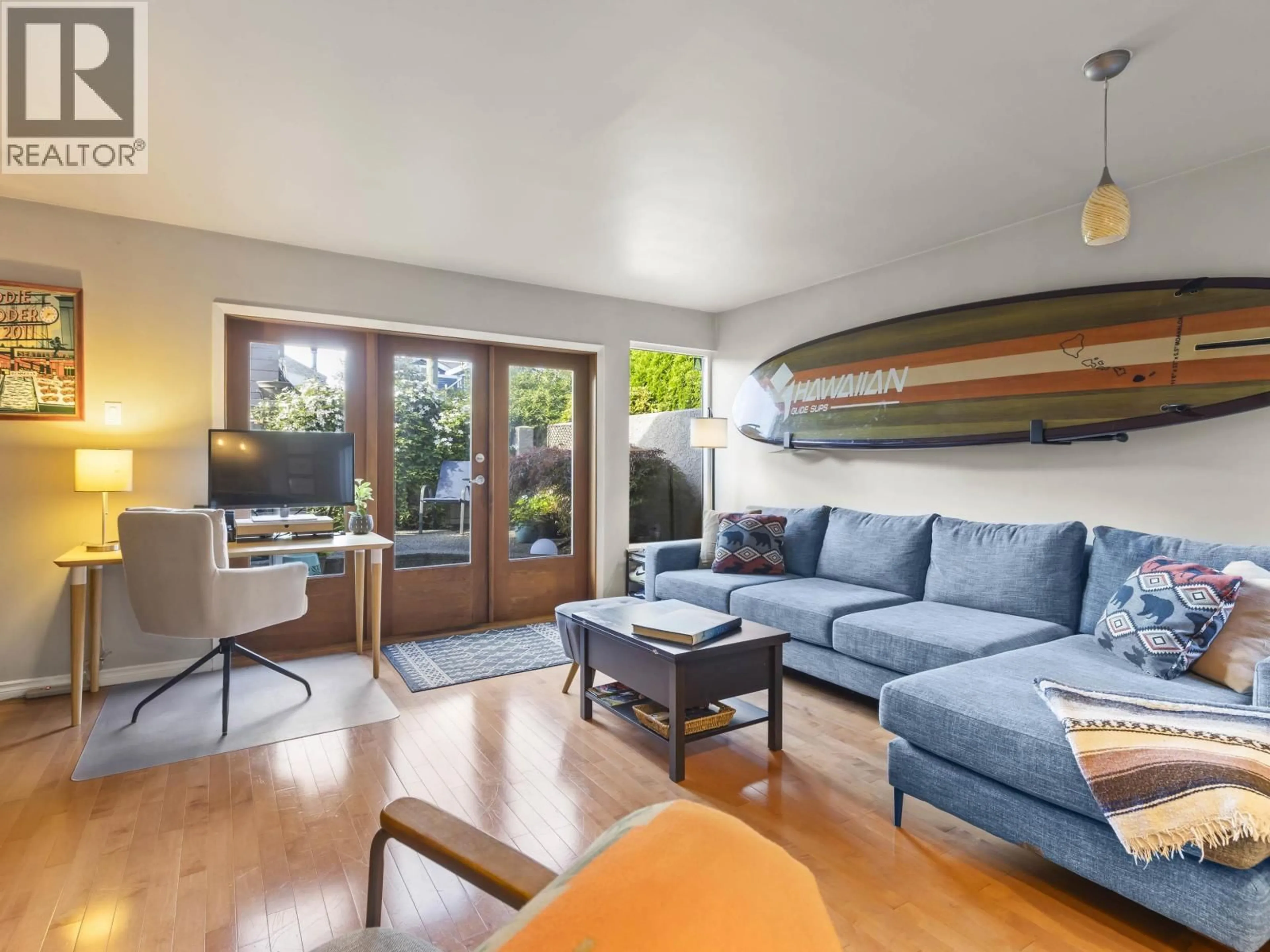 Living room with furniture, wood/laminate floor for 102 - 2535 YORK AVENUE, Vancouver British Columbia V6K1E4
