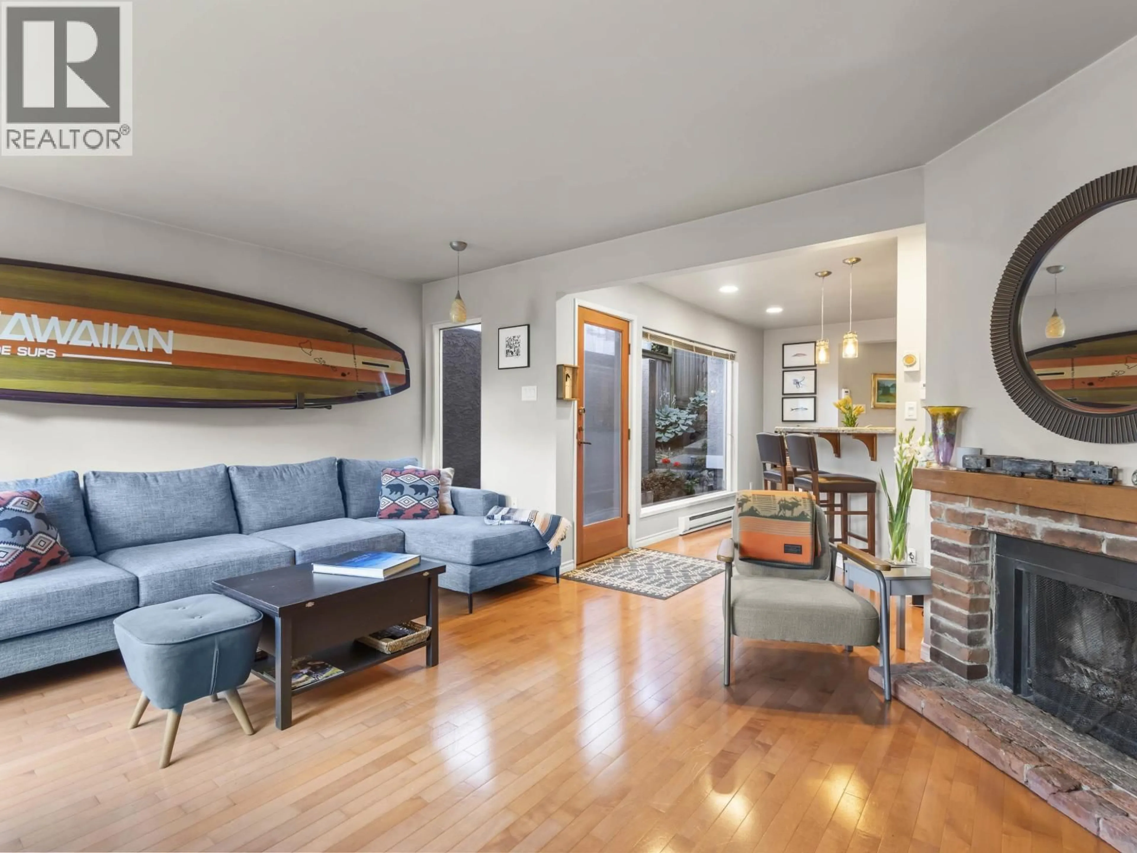 Living room with furniture, wood/laminate floor for 102 - 2535 YORK AVENUE, Vancouver British Columbia V6K1E4