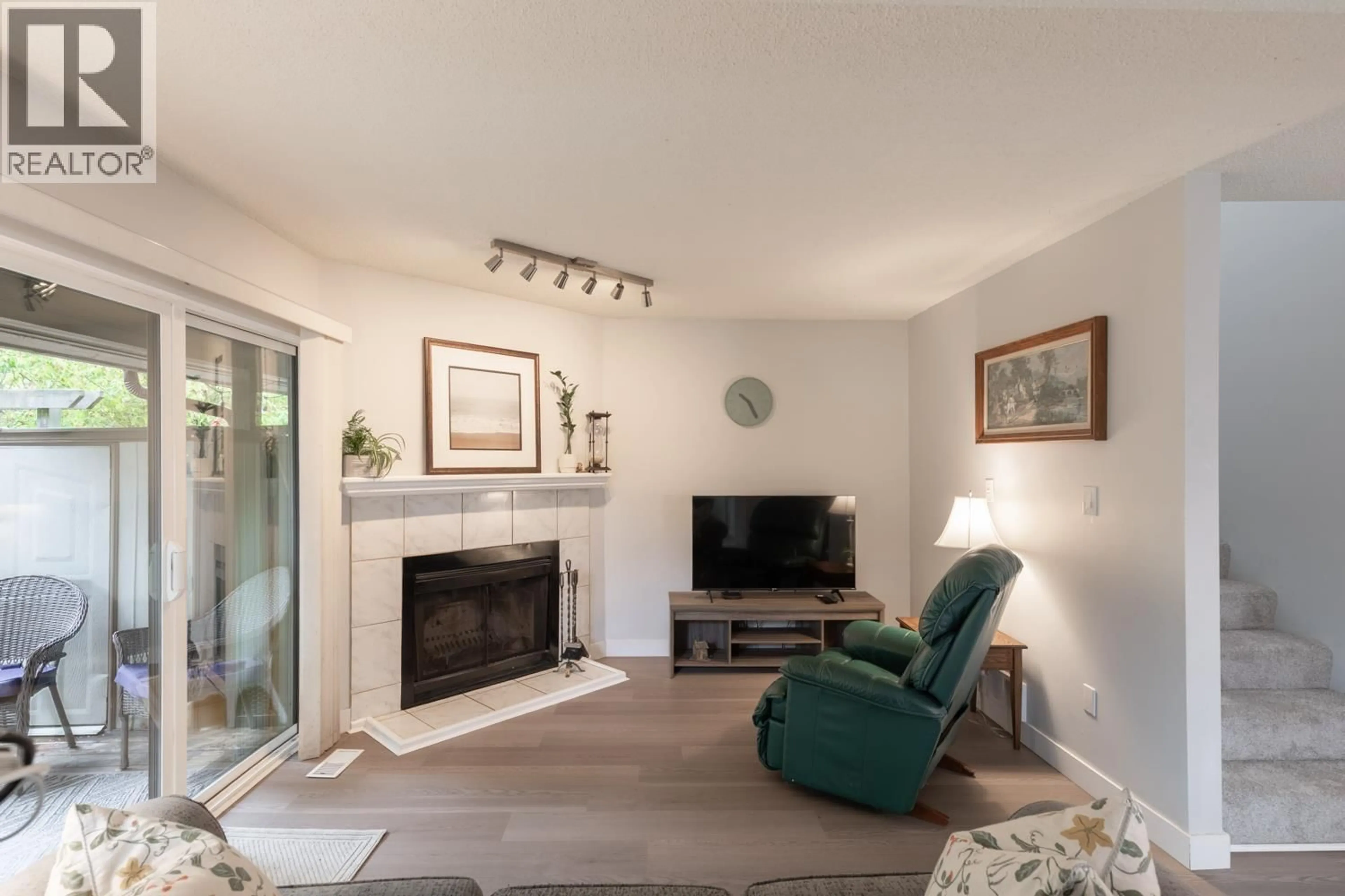Living room with furniture, unknown for 19 - 1174 INLET STREET, Coquitlam British Columbia V3B6E4