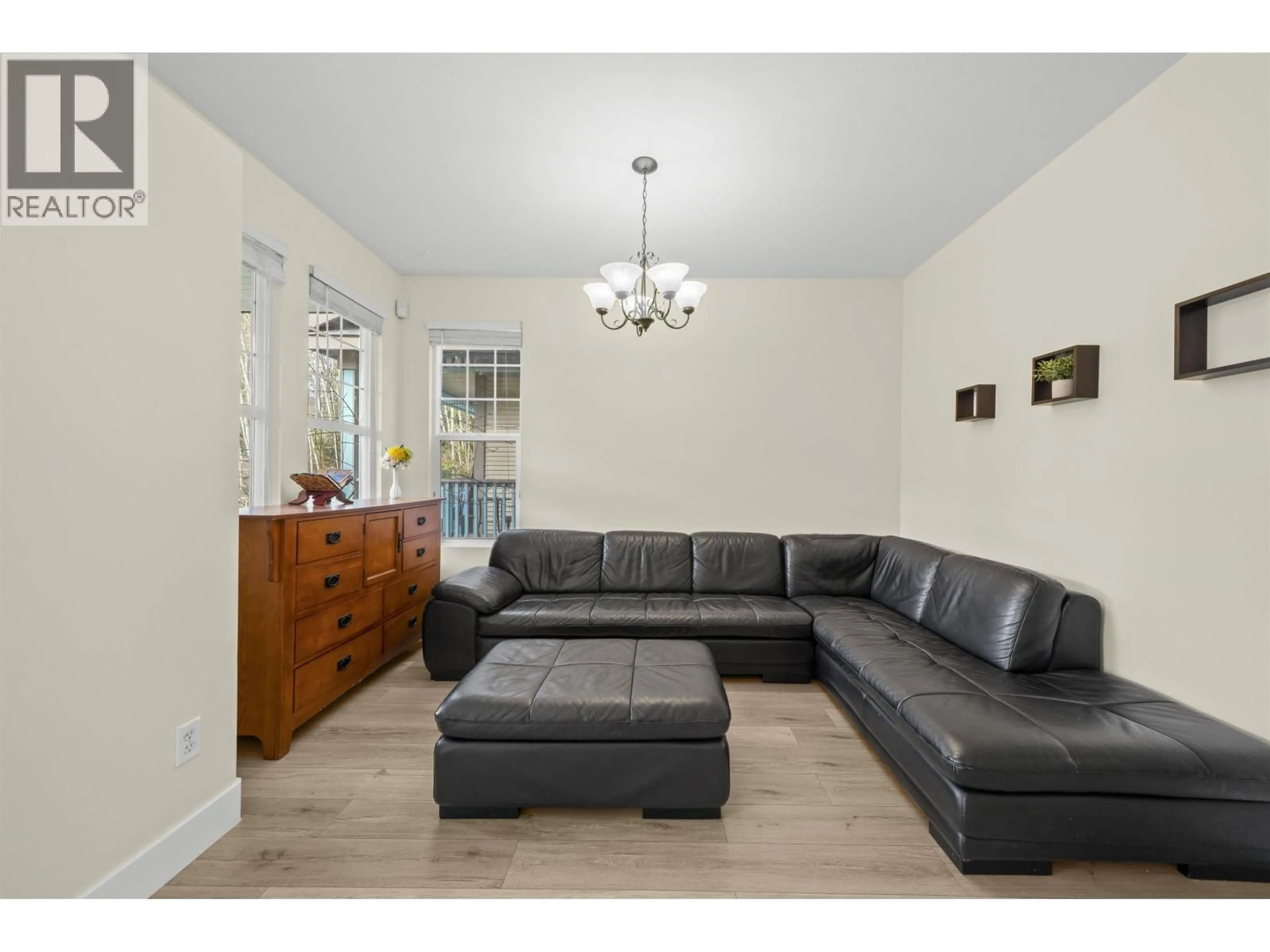 Living room with furniture, wood/laminate floor for 10292 242B STREET, Maple Ridge British Columbia V2W1Y1