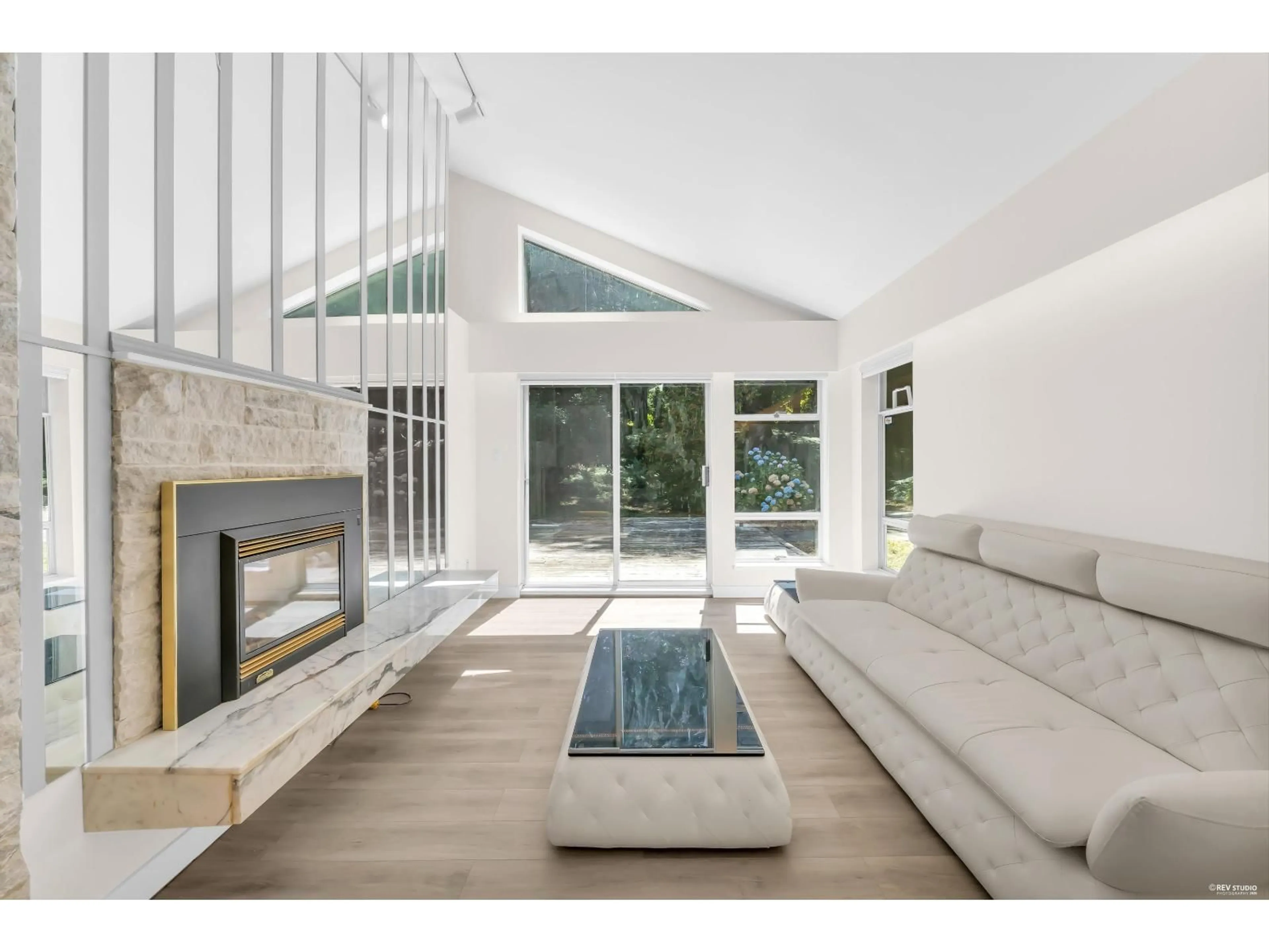 Living room with furniture, unknown for 3249 136 STREET, Surrey British Columbia V4P1K7