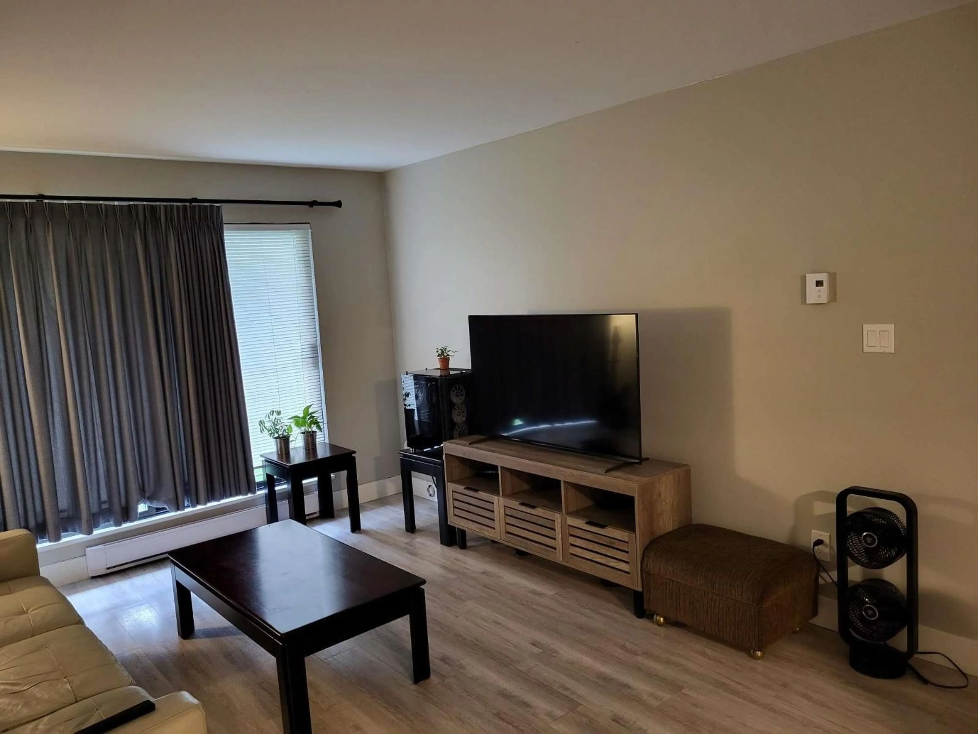 Living room with furniture, wood/laminate floor for 106 - 45598 MCINTOSH DRIVE, Chilliwack British Columbia V2P7J3