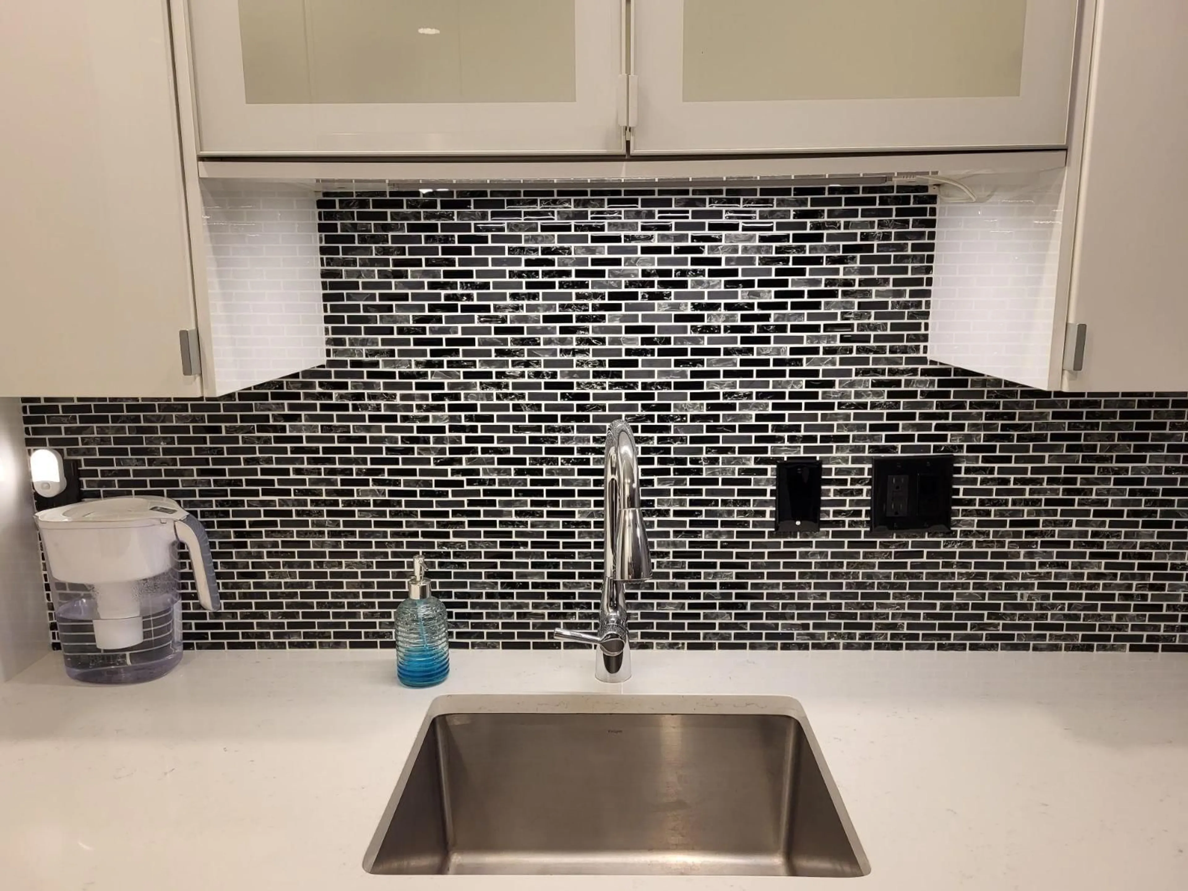 Contemporary kitchen, ceramic/tile floor for 106 - 45598 MCINTOSH DRIVE, Chilliwack British Columbia V2P7J3