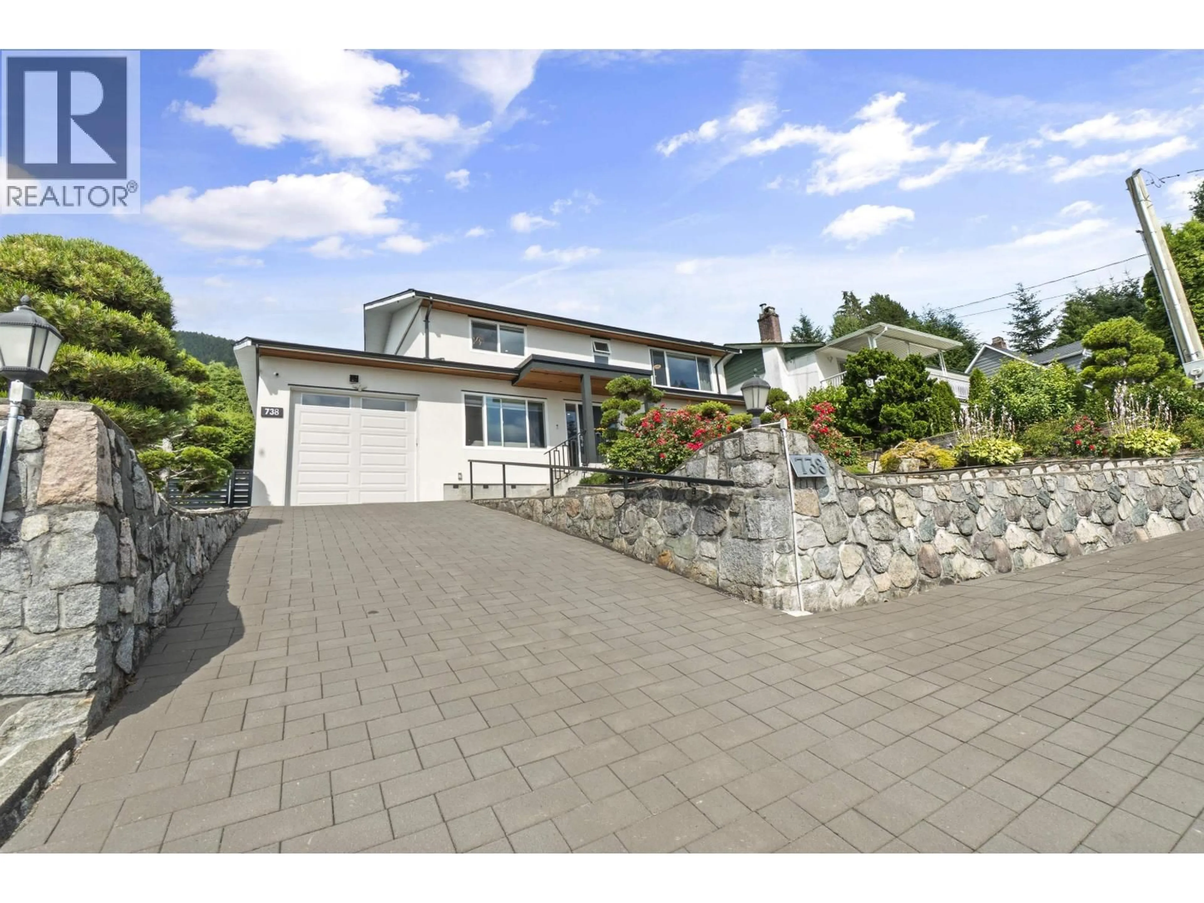 A pic from outside/outdoor area/front of a property/back of a property/a pic from drone, street for 738 SYLVAN AVENUE, North Vancouver British Columbia V7R2G1