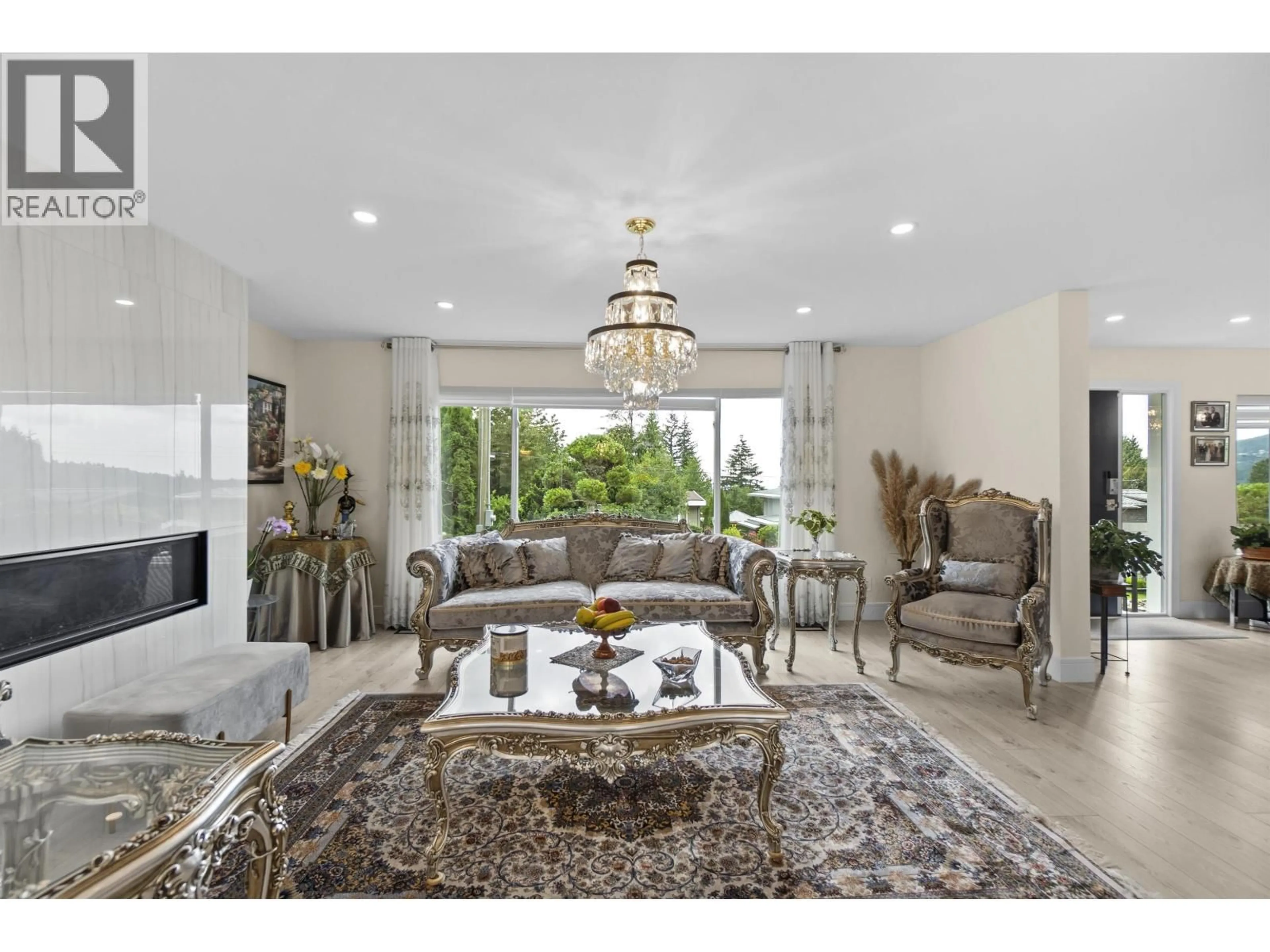 Living room with furniture, unknown for 738 SYLVAN AVENUE, North Vancouver British Columbia V7R2G1