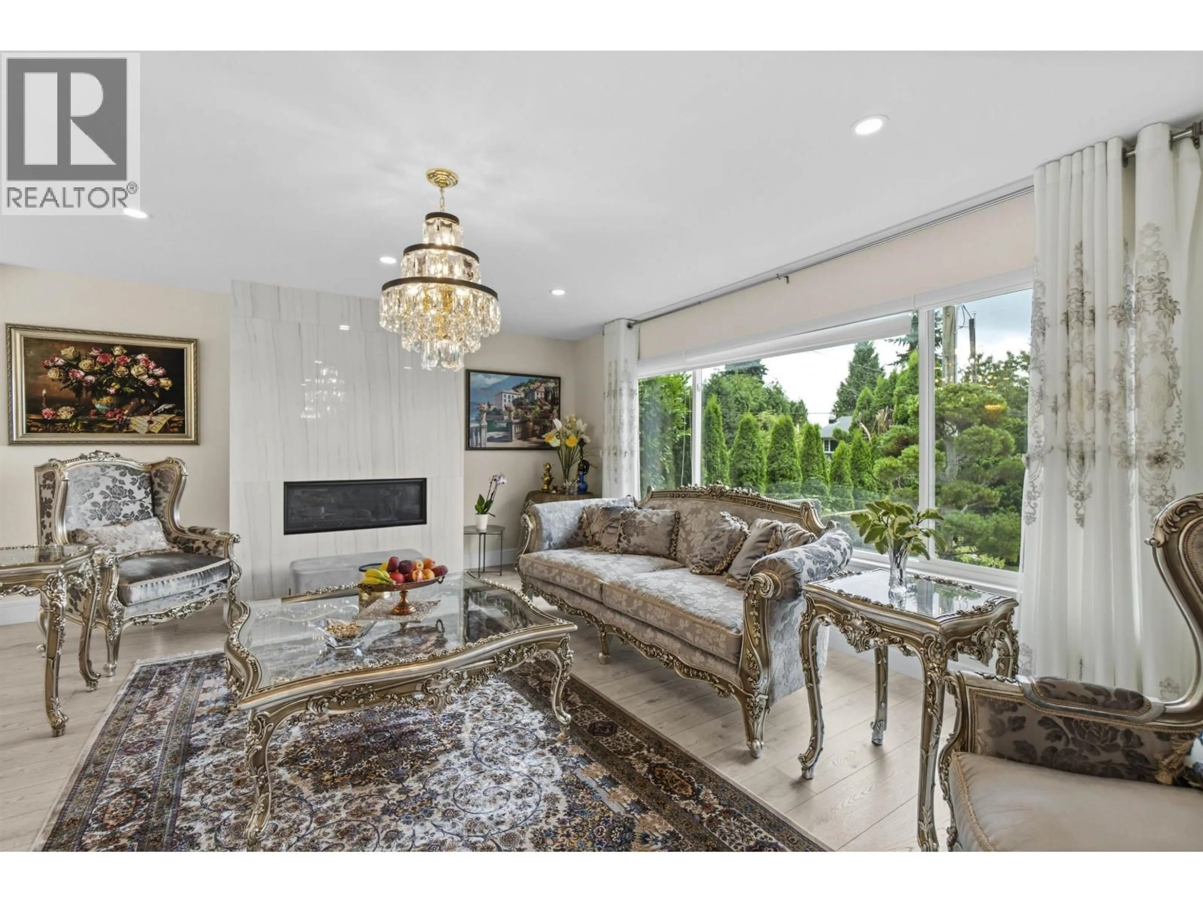 Living room with furniture, unknown for 738 SYLVAN AVENUE, North Vancouver British Columbia V7R2G1