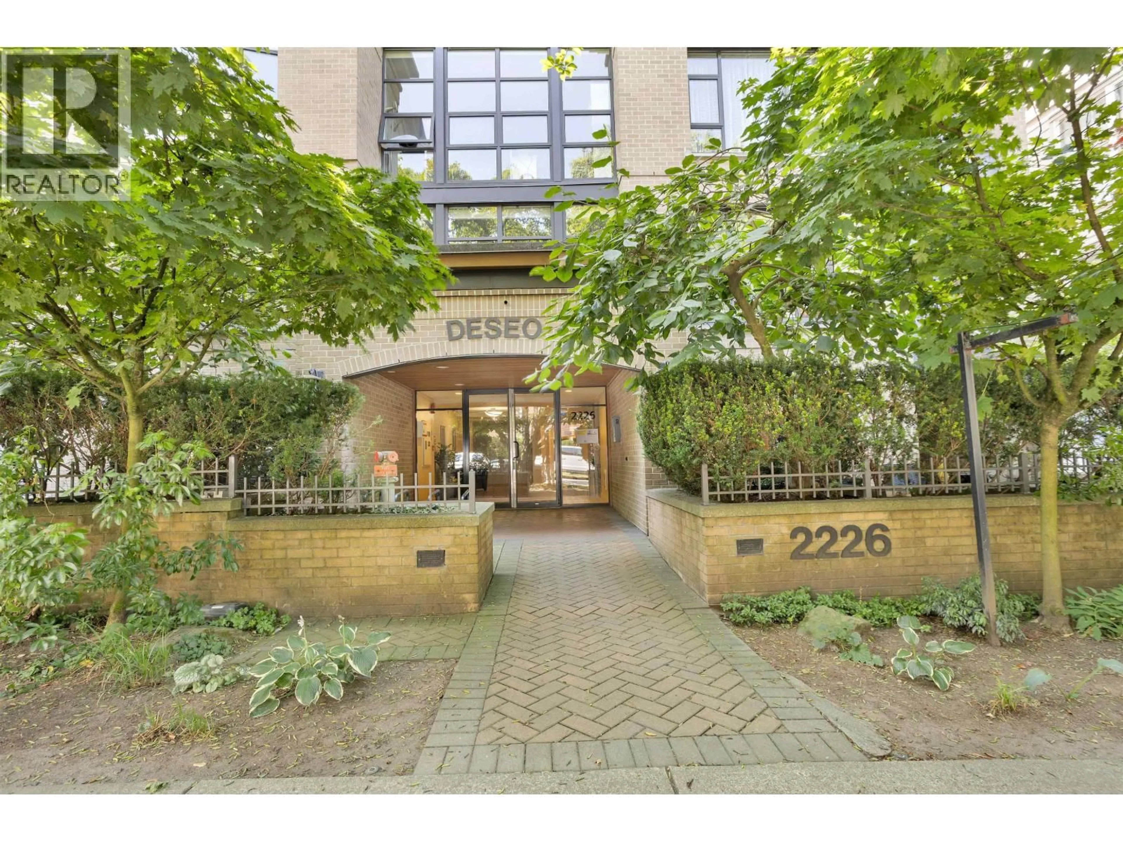 Indoor foyer for 406 - 2226 12TH AVENUE, Vancouver British Columbia V6K2N5