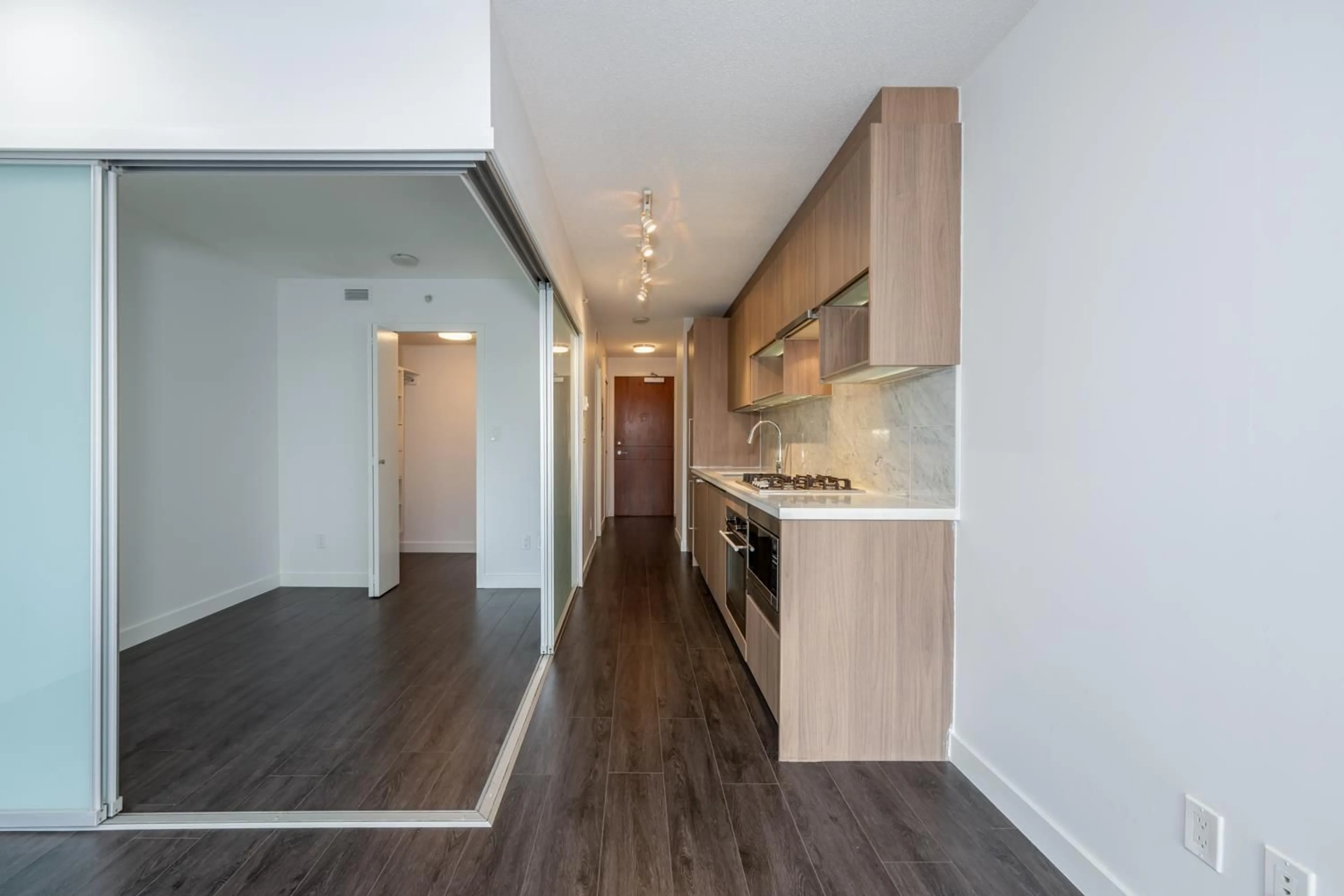 Open concept kitchen, wood/laminate floor for 310 - 13696 100 AVENUE, Surrey British Columbia V3T0L5