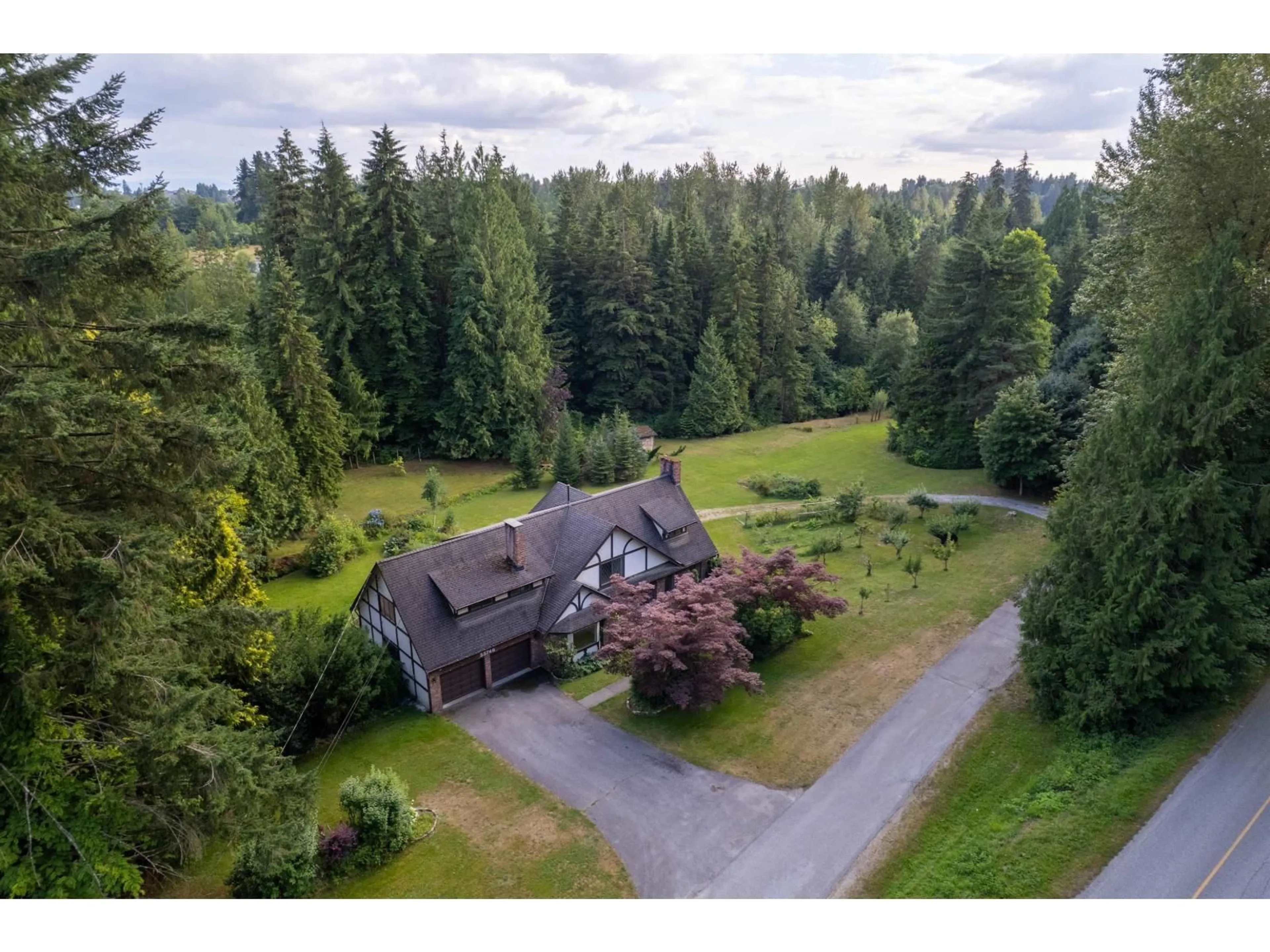 A pic from outside/outdoor area/front of a property/back of a property/a pic from drone, unknown for 33746 DLUGOSH AVENUE, Mission British Columbia V2V6B2