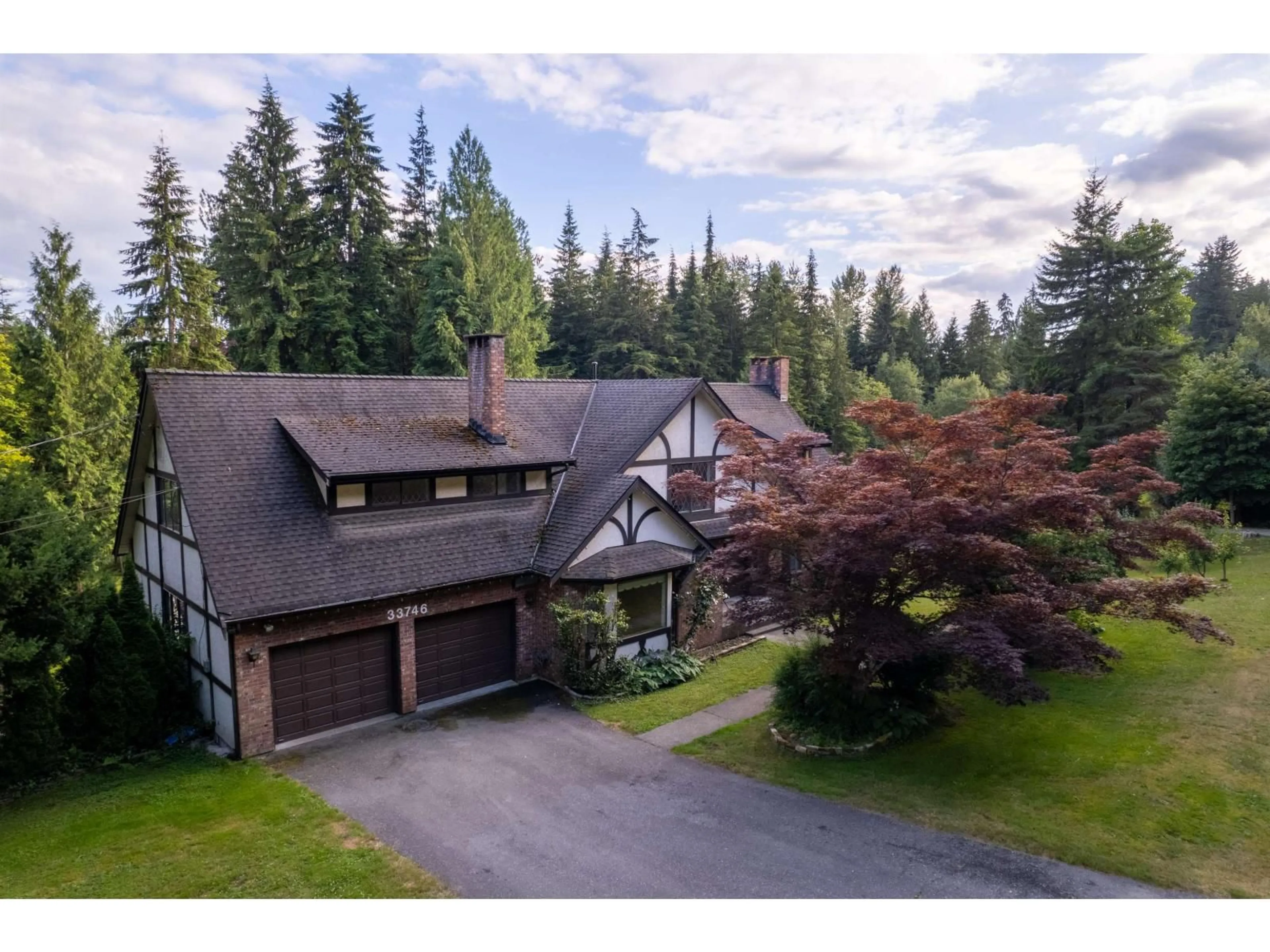 A pic from outside/outdoor area/front of a property/back of a property/a pic from drone, unknown for 33746 DLUGOSH AVENUE, Mission British Columbia V2V6B2