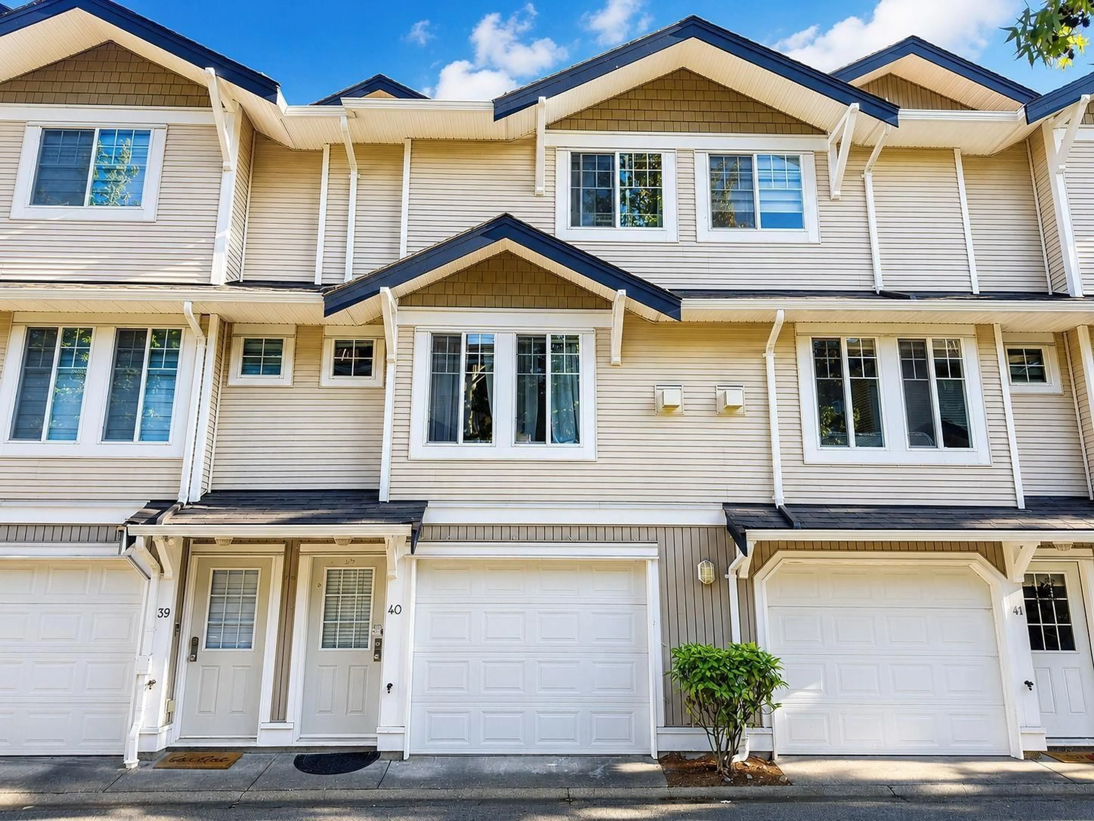Home with vinyl exterior material, street for 6533 121 STREET, Surrey British Columbia V3W1M5