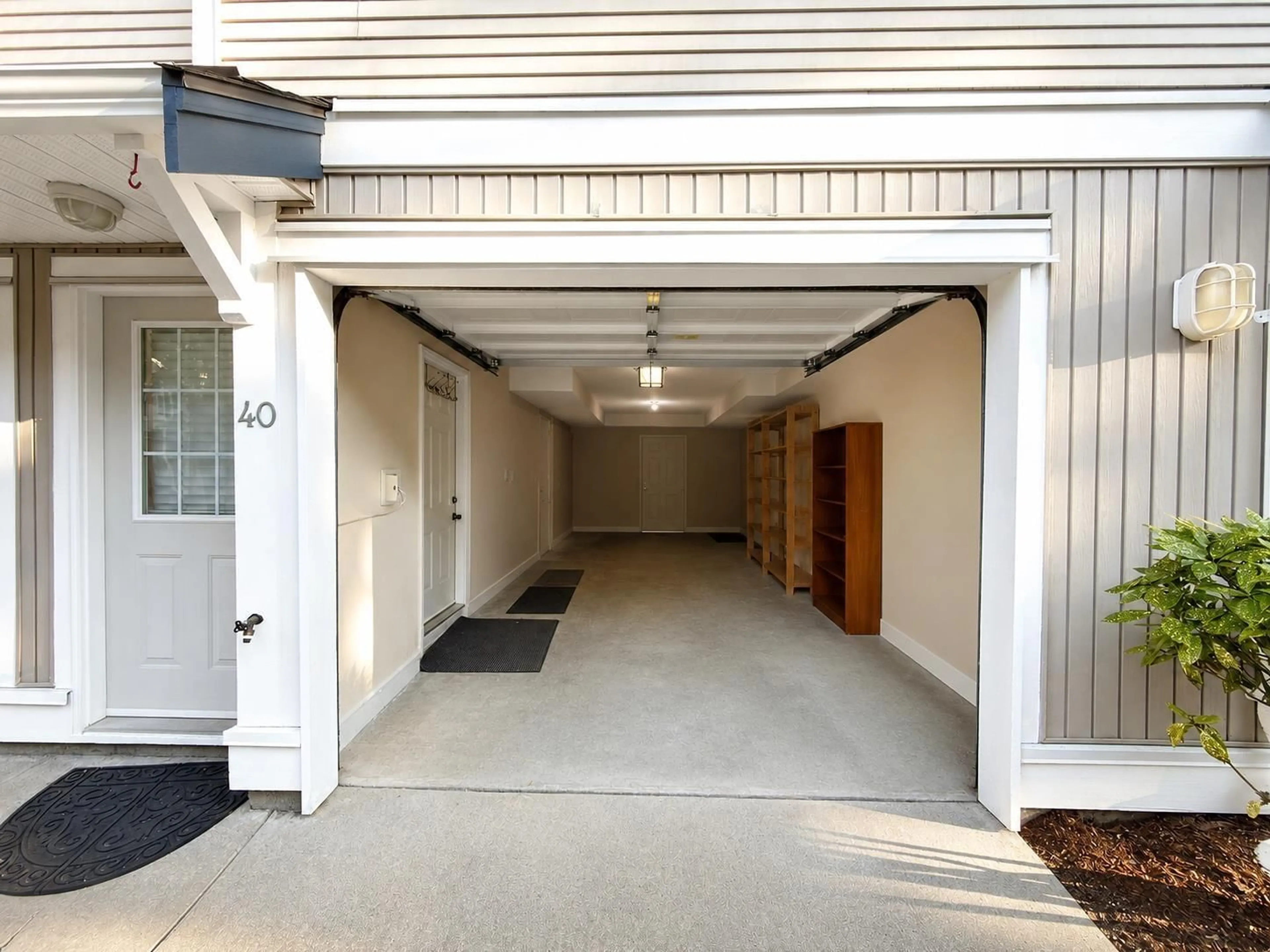 Indoor garage for 6533 121 STREET, Surrey British Columbia V3W1M5