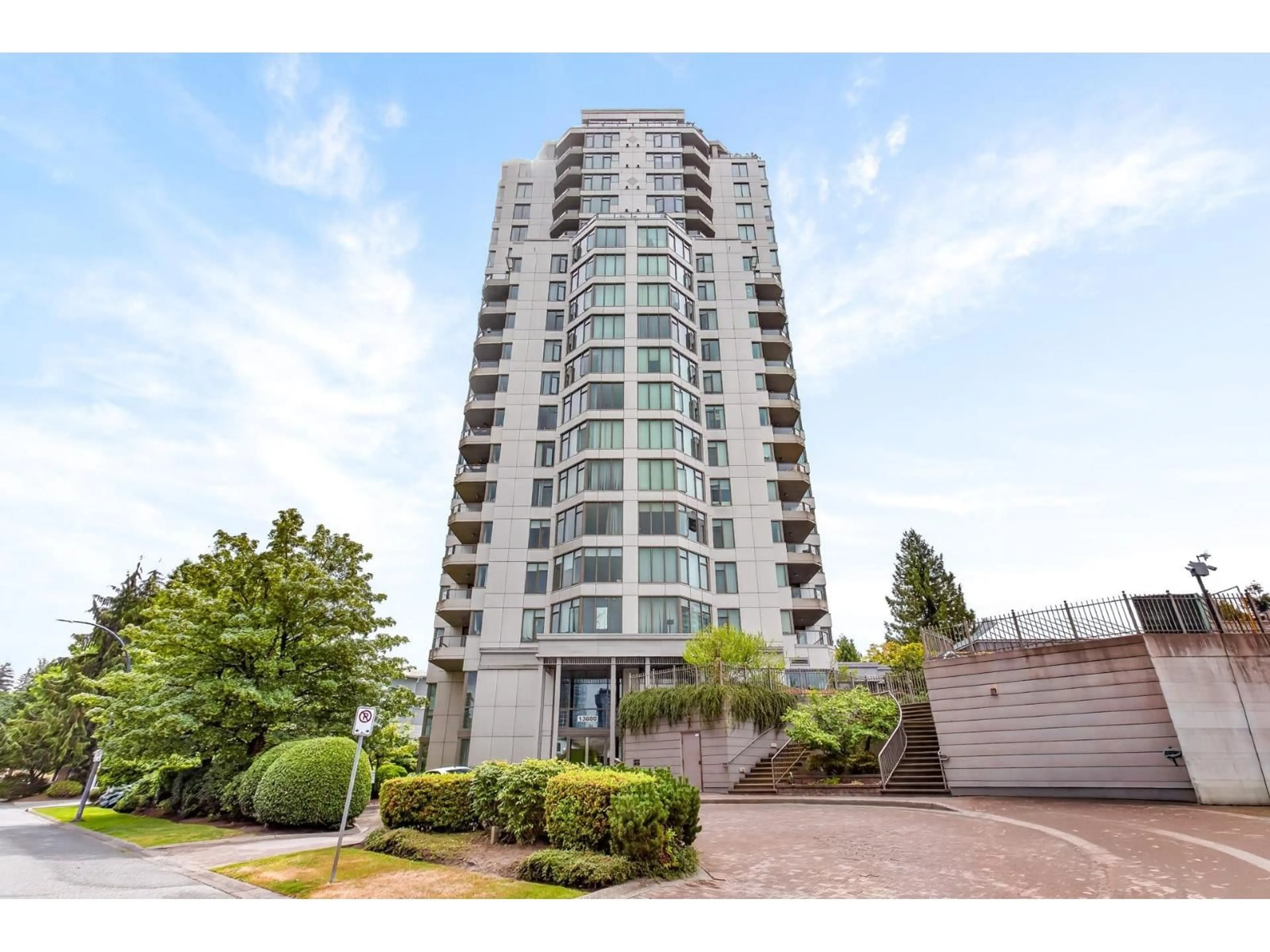 Indoor foyer for 1904 - 13880 101 AVENUE, Surrey British Columbia V3T5T1