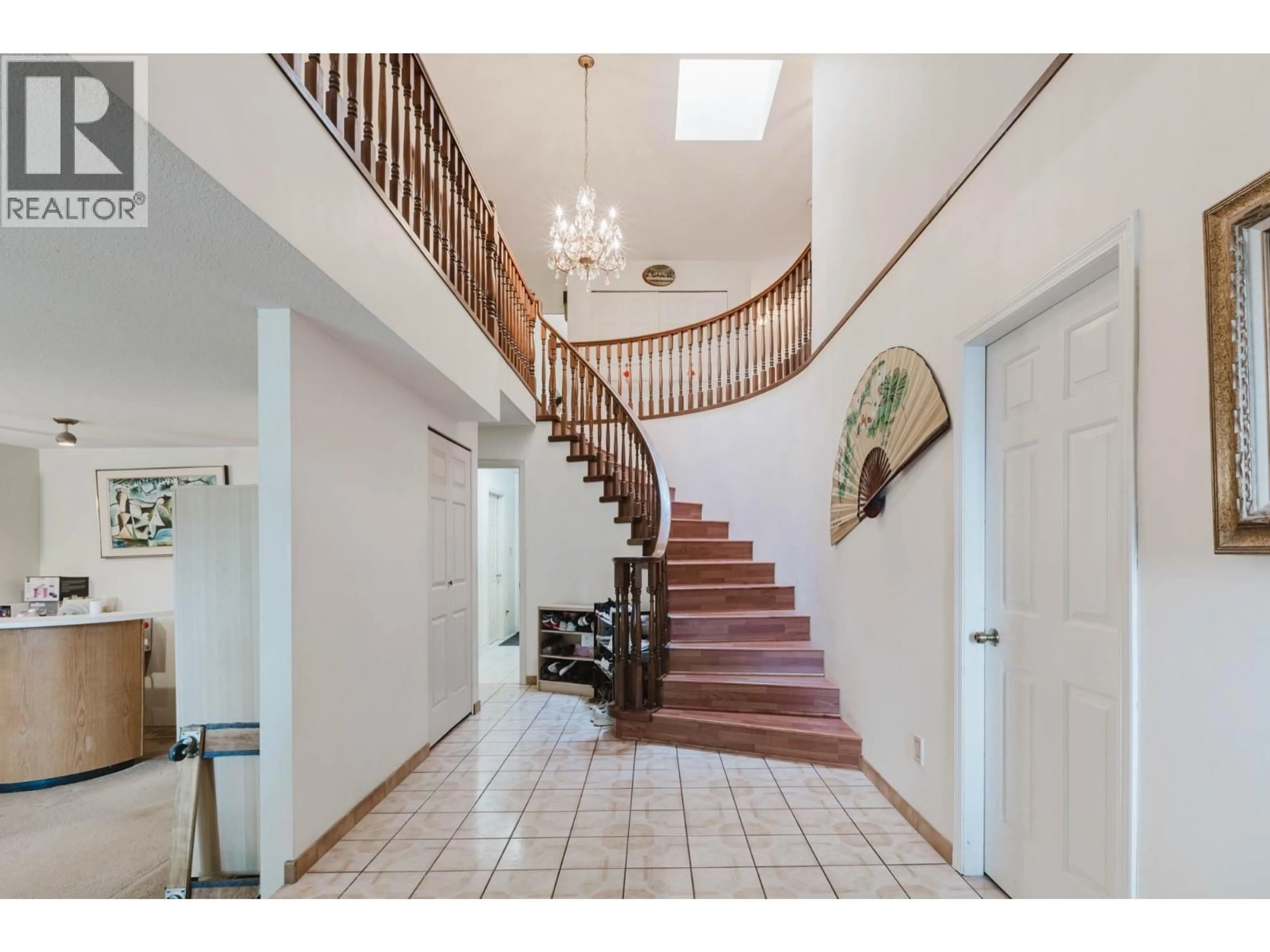Indoor foyer for 3230 GARDEN DRIVE, Vancouver British Columbia V5N4Y1