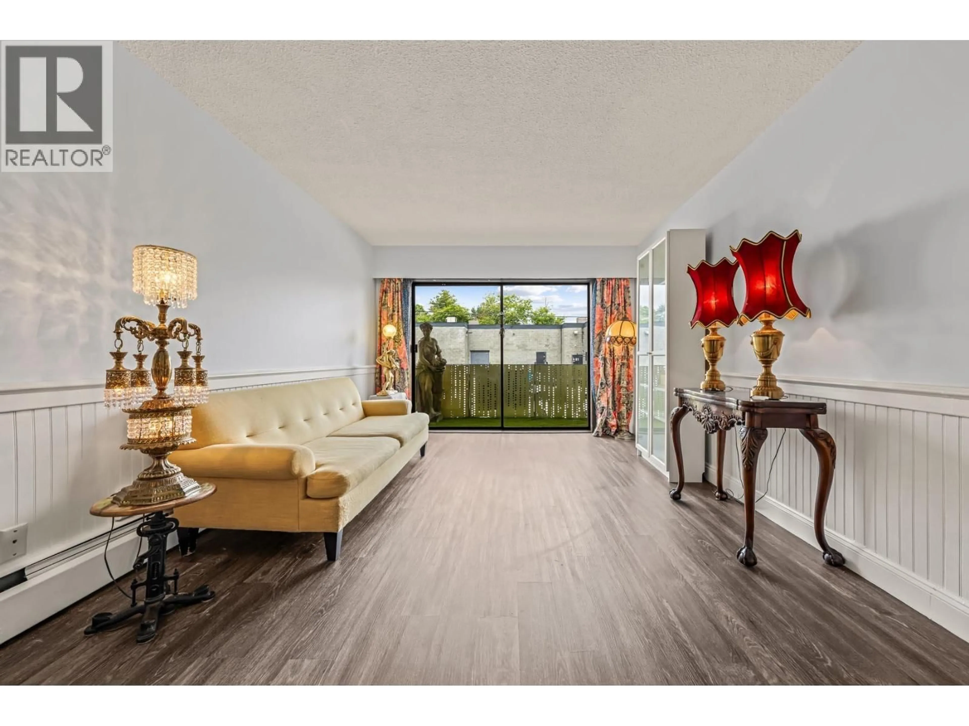 Living room with furniture, wood/laminate floor for 208 - 611 BLACKFORD STREET, New Westminster British Columbia V3M1R7