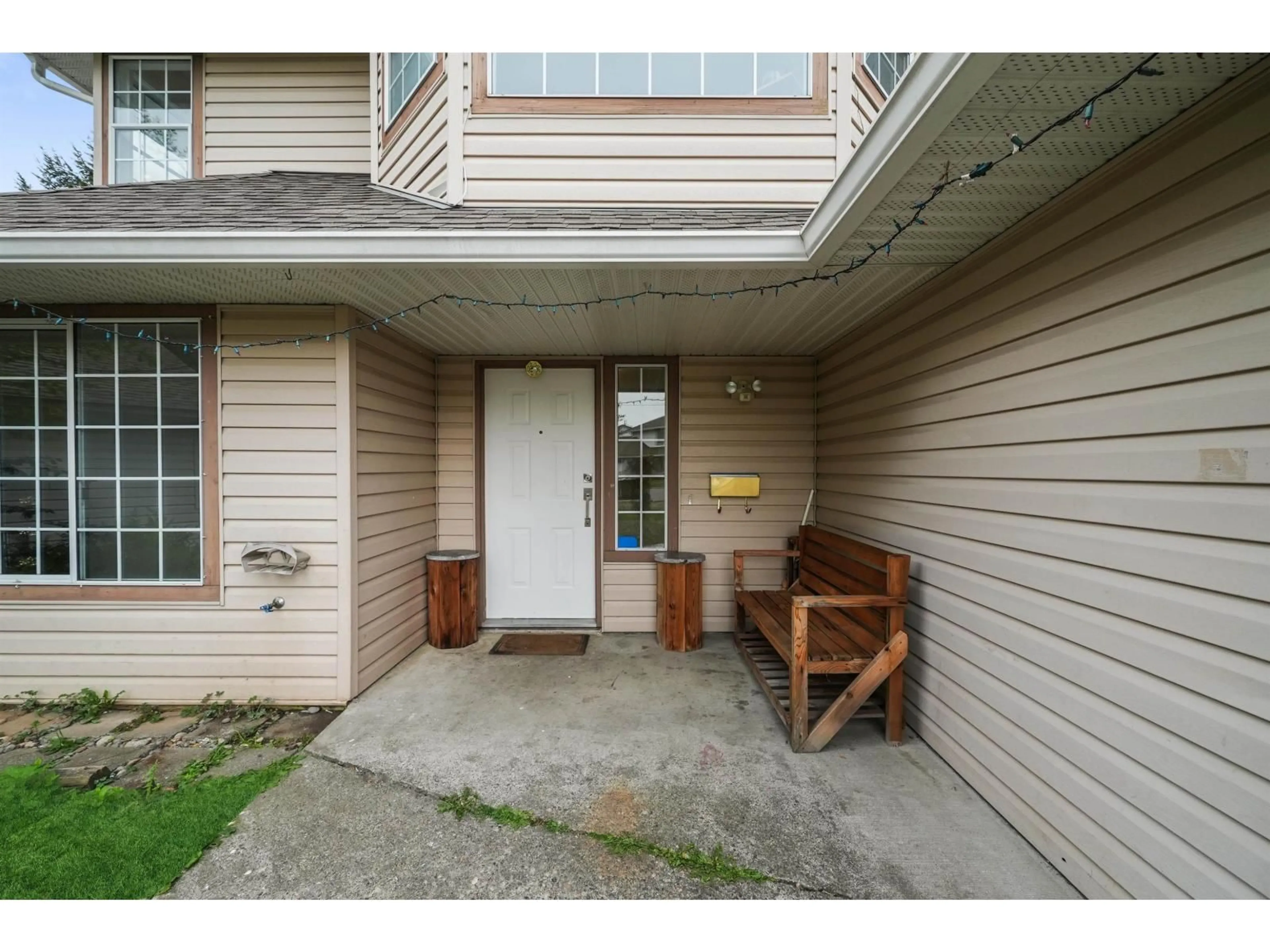 Indoor entryway for 2749 DEHAVILLAND PLACE, Abbotsford British Columbia V2T5E2