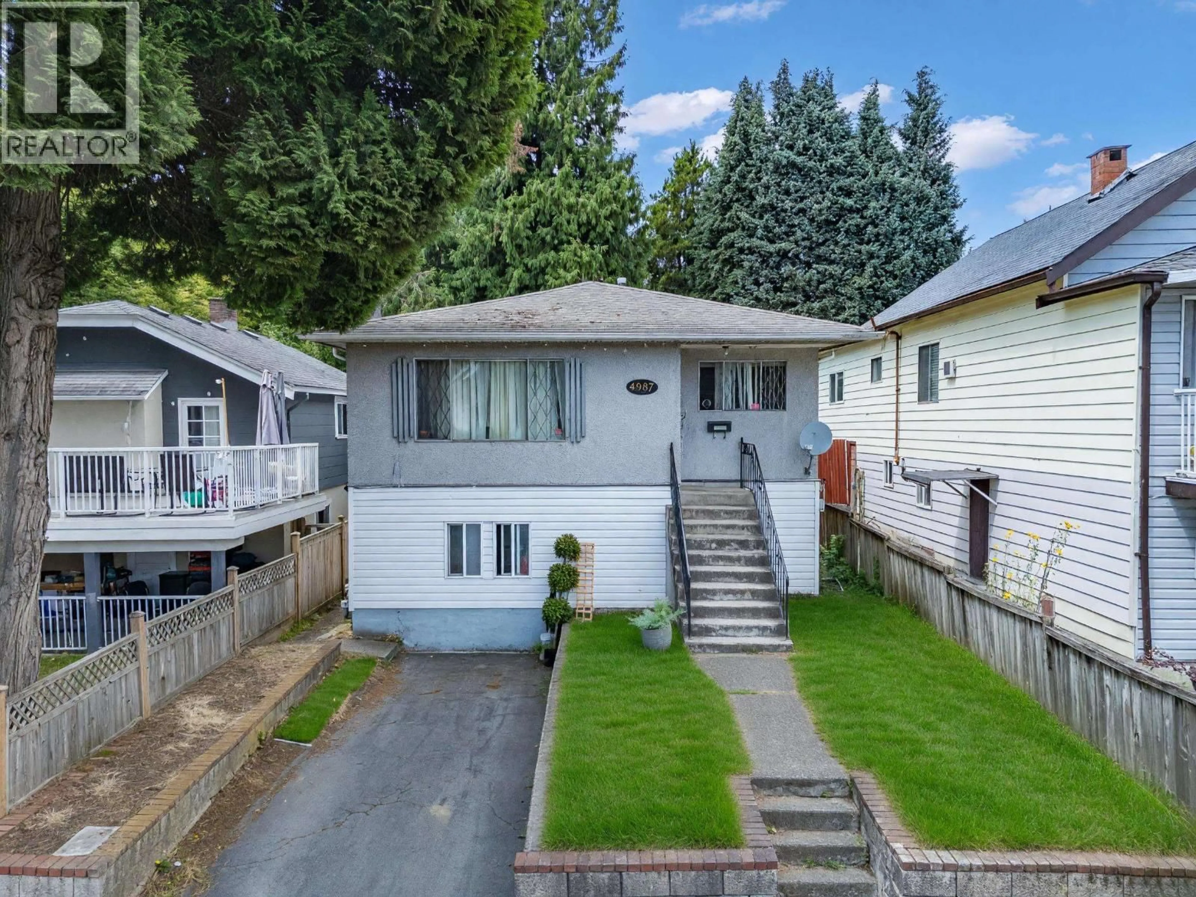 A pic from outside/outdoor area/front of a property/back of a property/a pic from drone, street for 4987 HOY STREET, Vancouver British Columbia V5R4N6