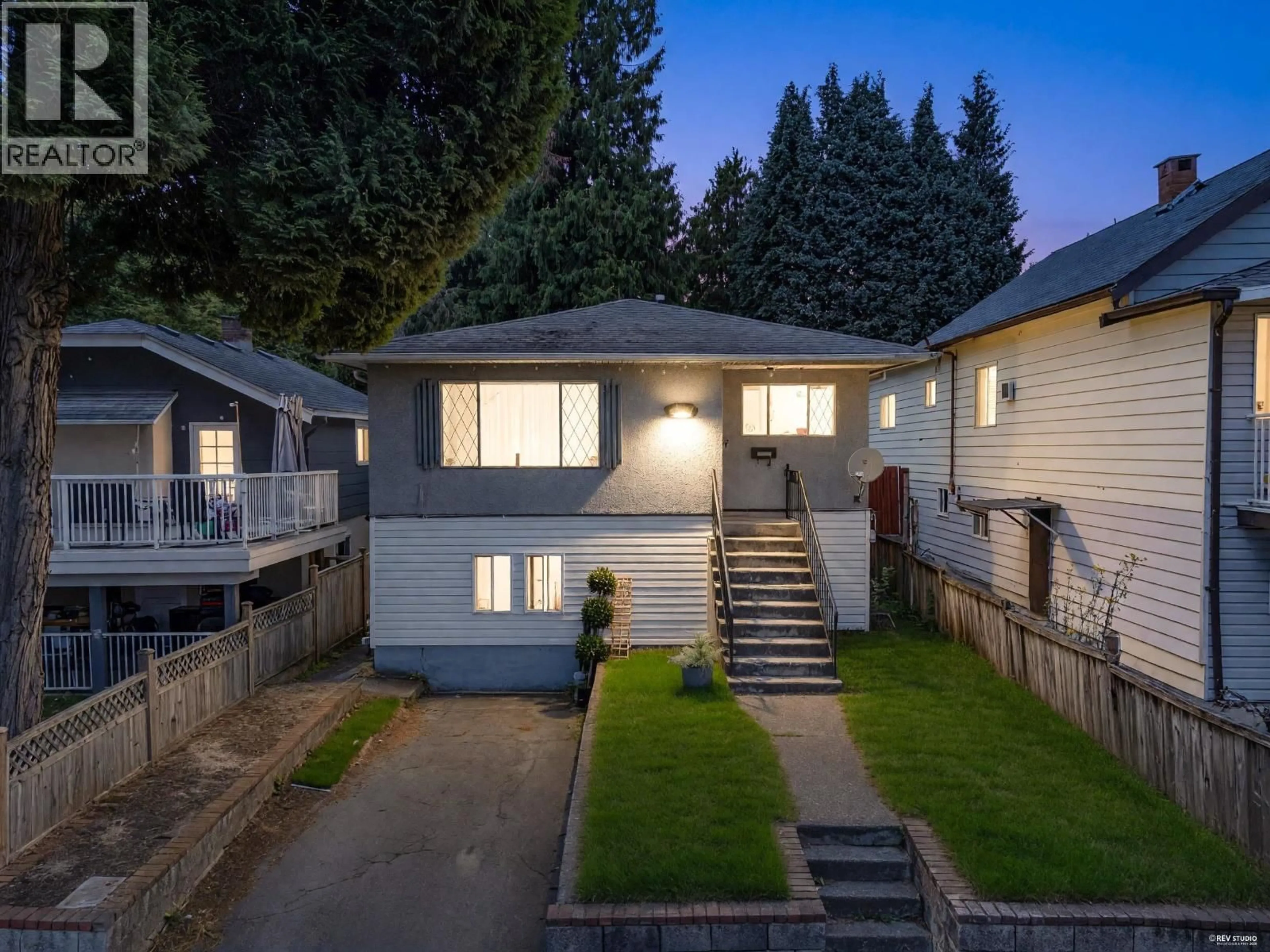 A pic from outside/outdoor area/front of a property/back of a property/a pic from drone, street for 4987 HOY STREET, Vancouver British Columbia V5R4N6