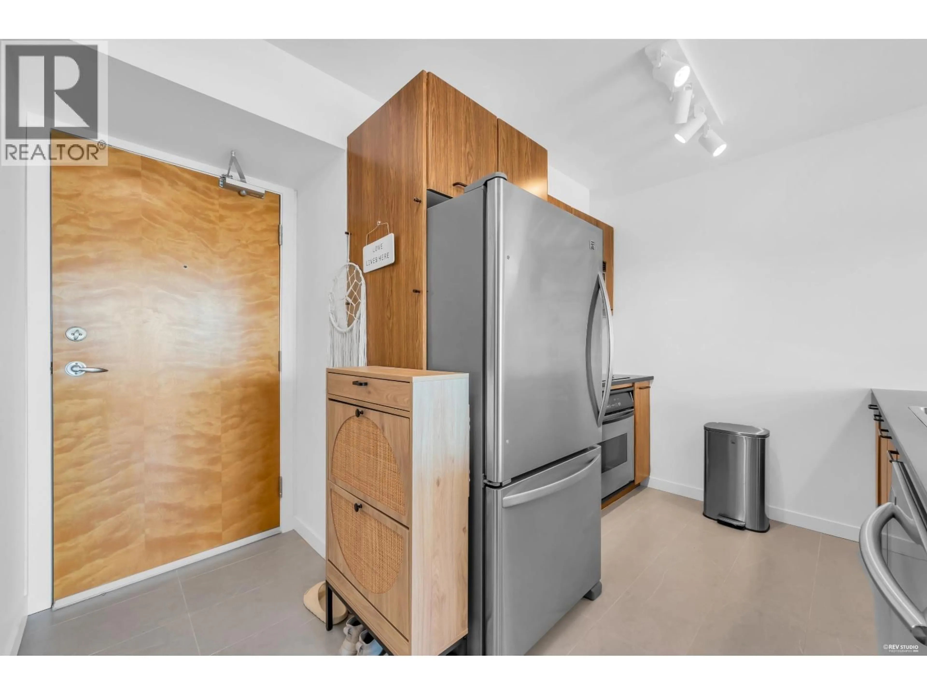 Standard kitchen, unknown for 1705 - 1155 SEYMOUR STREET, Vancouver British Columbia V6B1K2