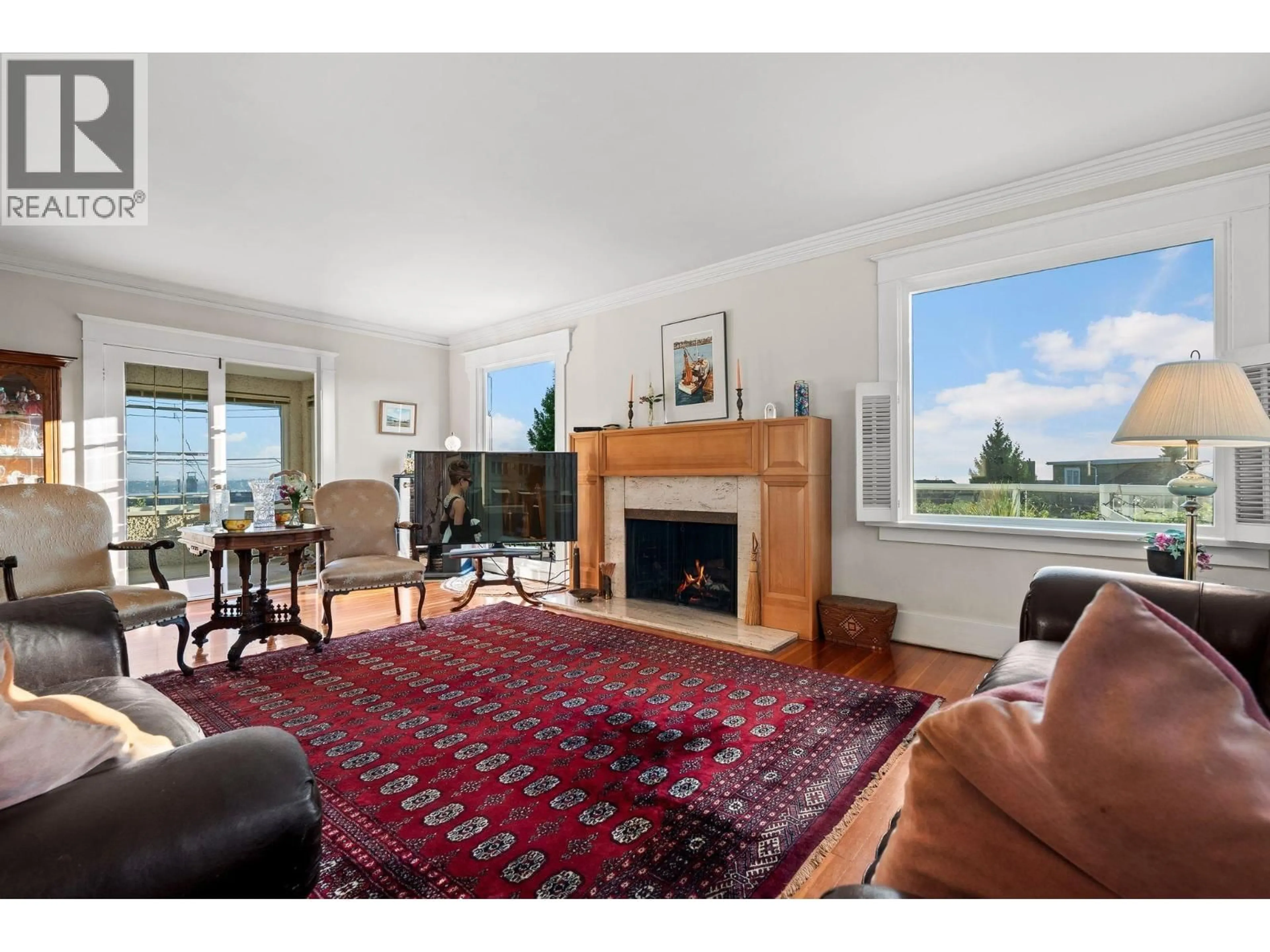 Living room with furniture, unknown for 401 SOMERSET STREET, North Vancouver British Columbia V7N1G2