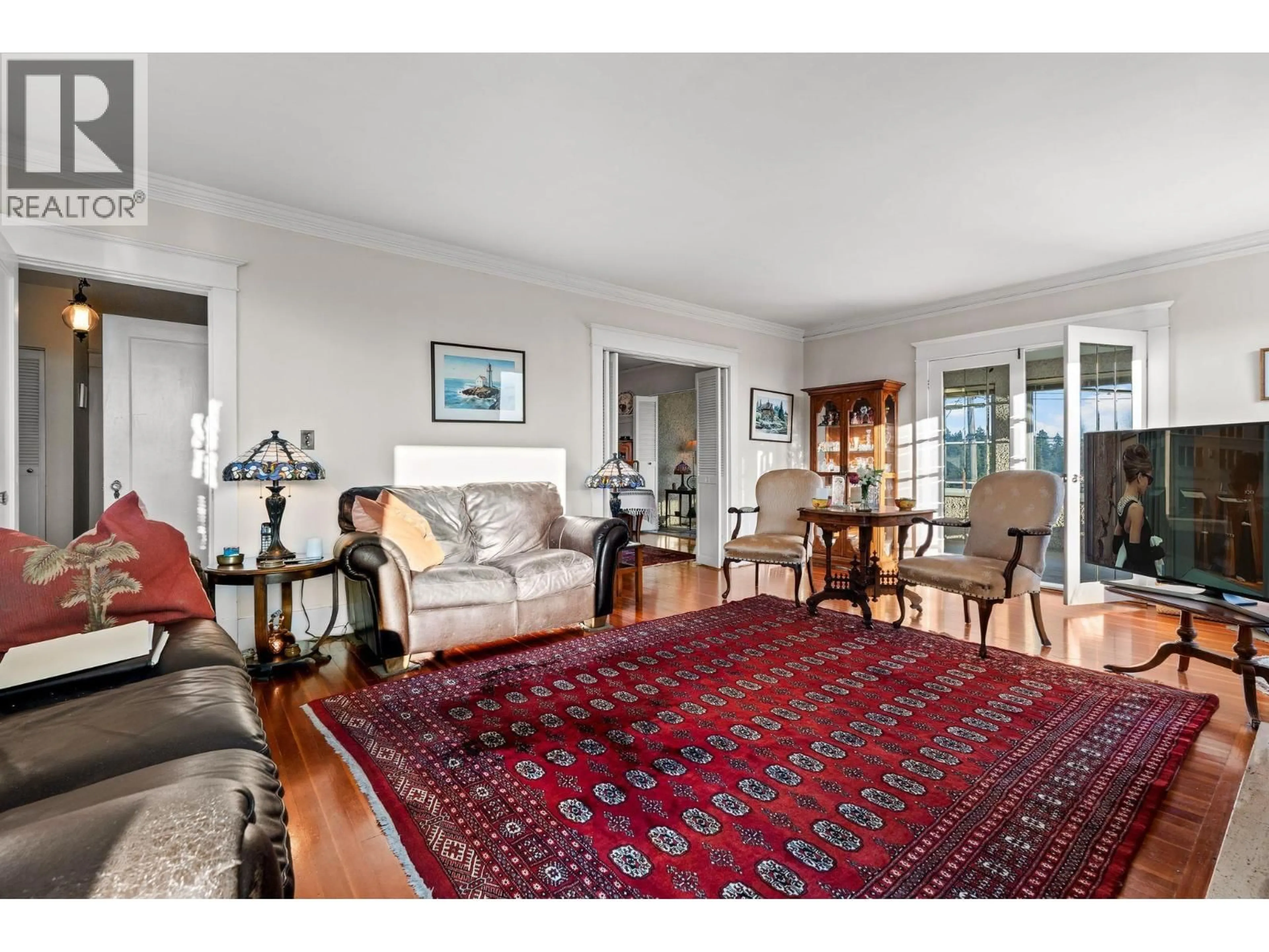 Living room with furniture, unknown for 401 SOMERSET STREET, North Vancouver British Columbia V7N1G2