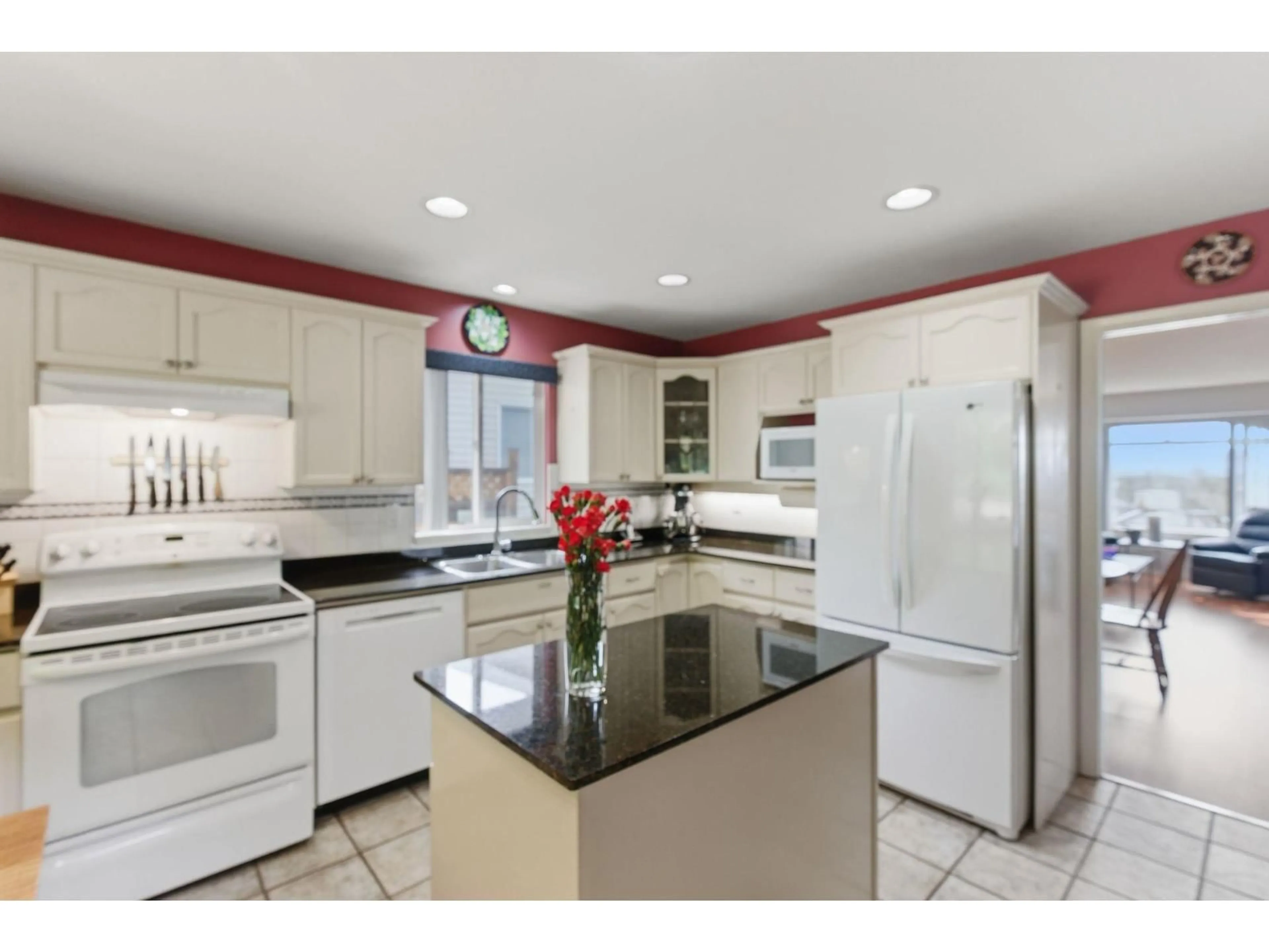 Open concept kitchen, ceramic/tile floor for 7935 TOPPER DRIVE, Mission British Columbia V2V6Z2