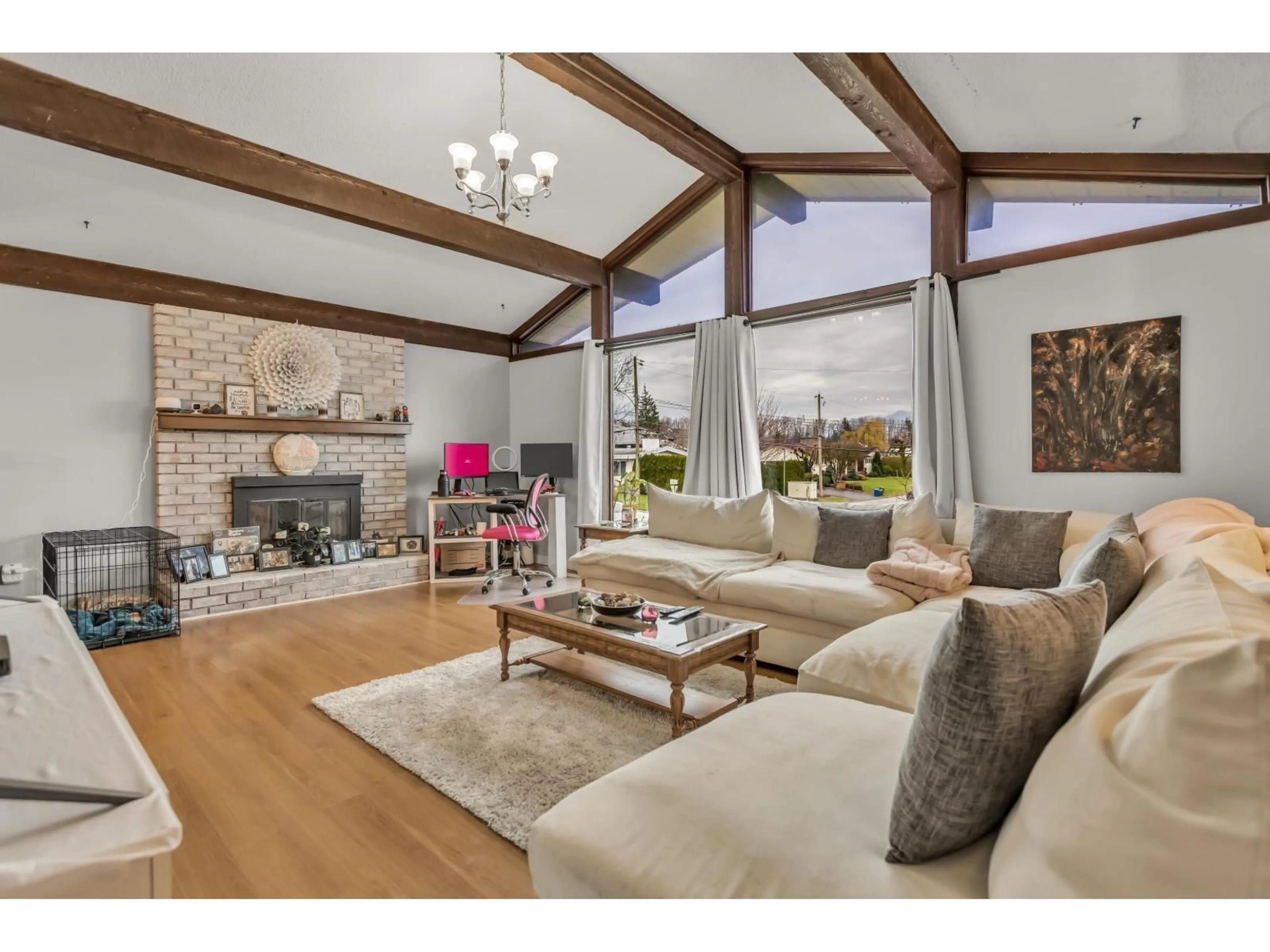 Living room with furniture, unknown for 46521 ELLIOTT AVENUE, Chilliwack British Columbia V2P6L1