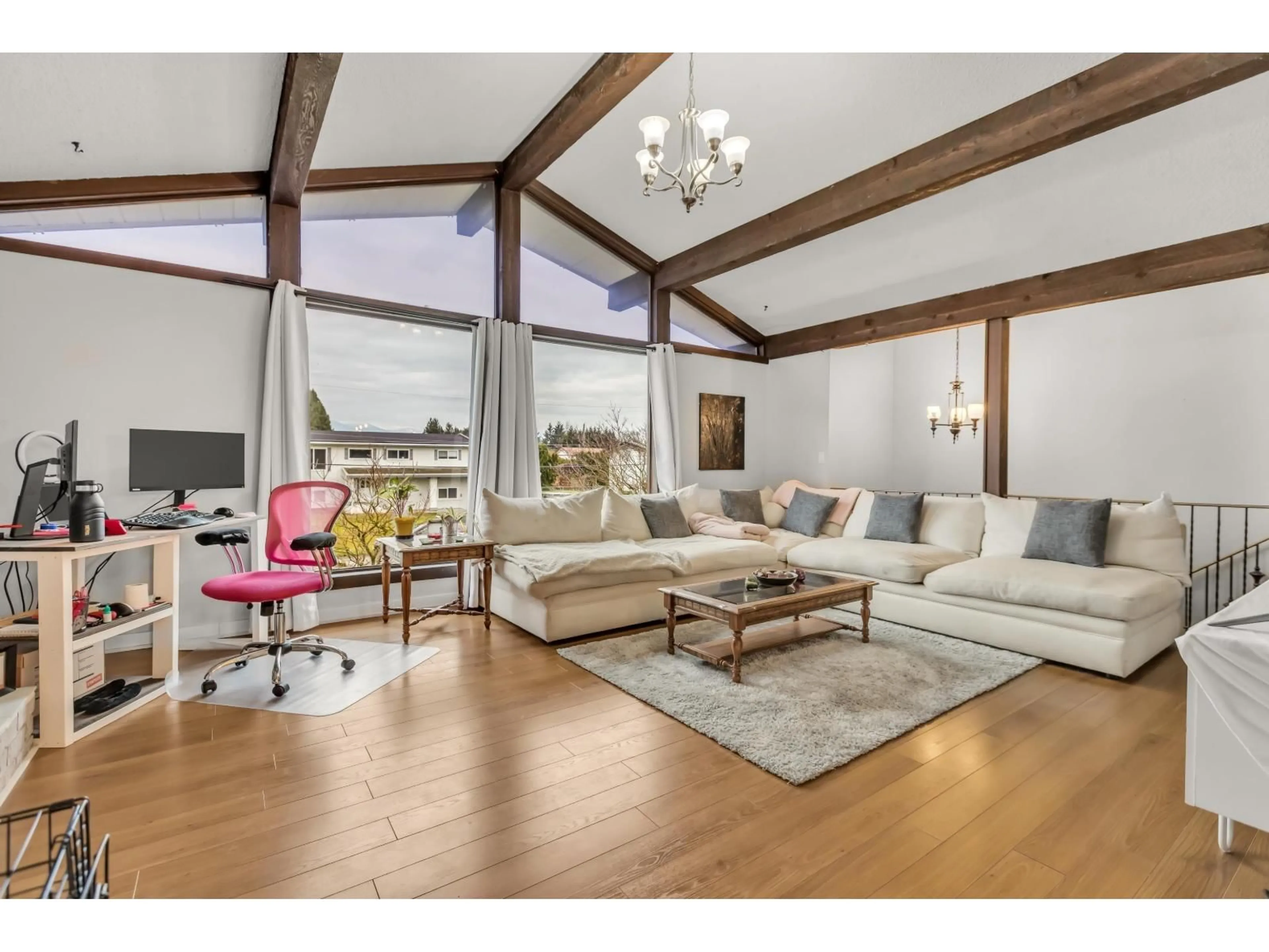 Living room with furniture, wood/laminate floor for 46521 ELLIOTT AVENUE, Chilliwack British Columbia V2P6L1