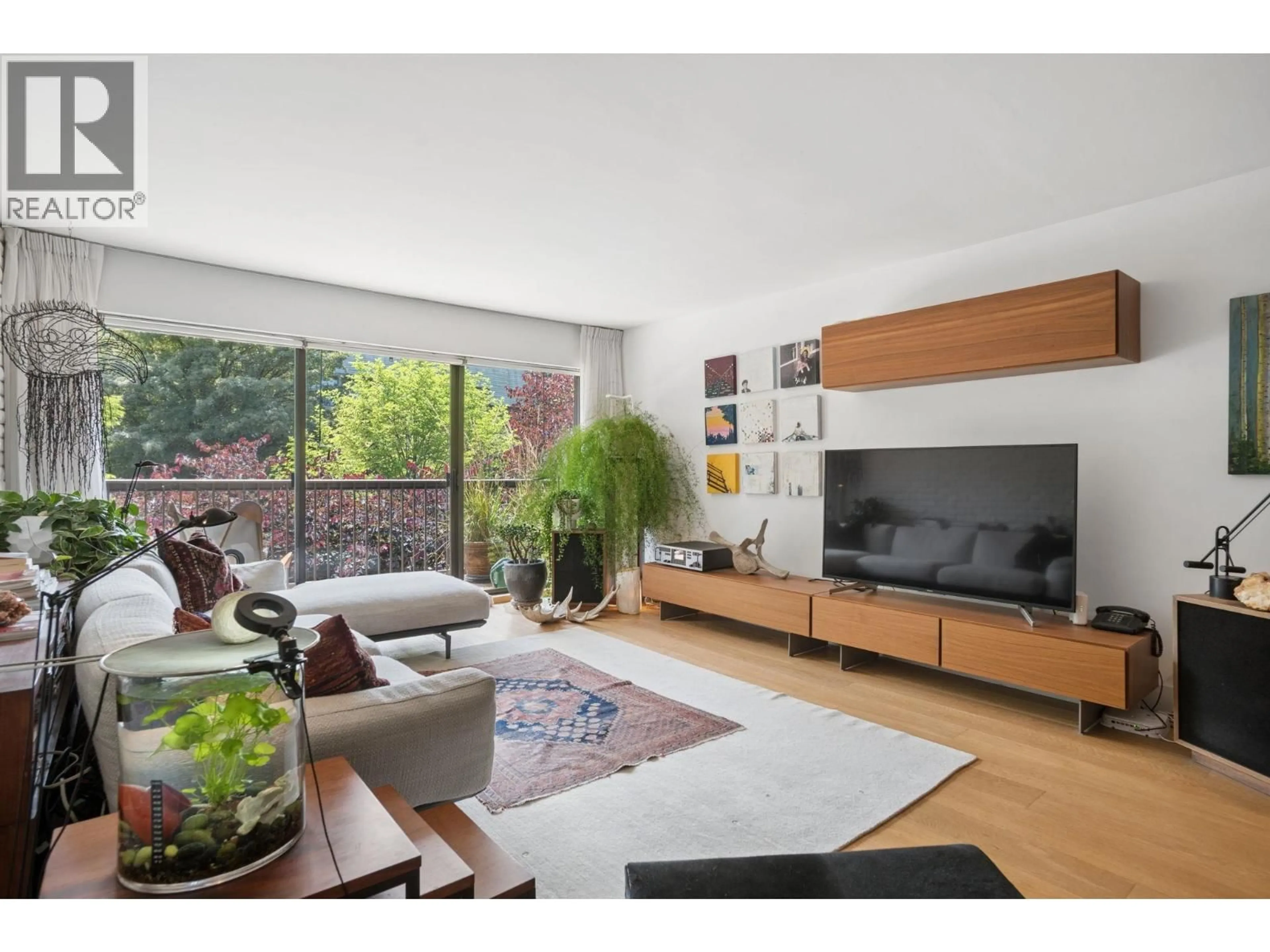 Living room with furniture, wood/laminate floor for 205 - 3264 OAK STREET, Vancouver British Columbia V6H2L3