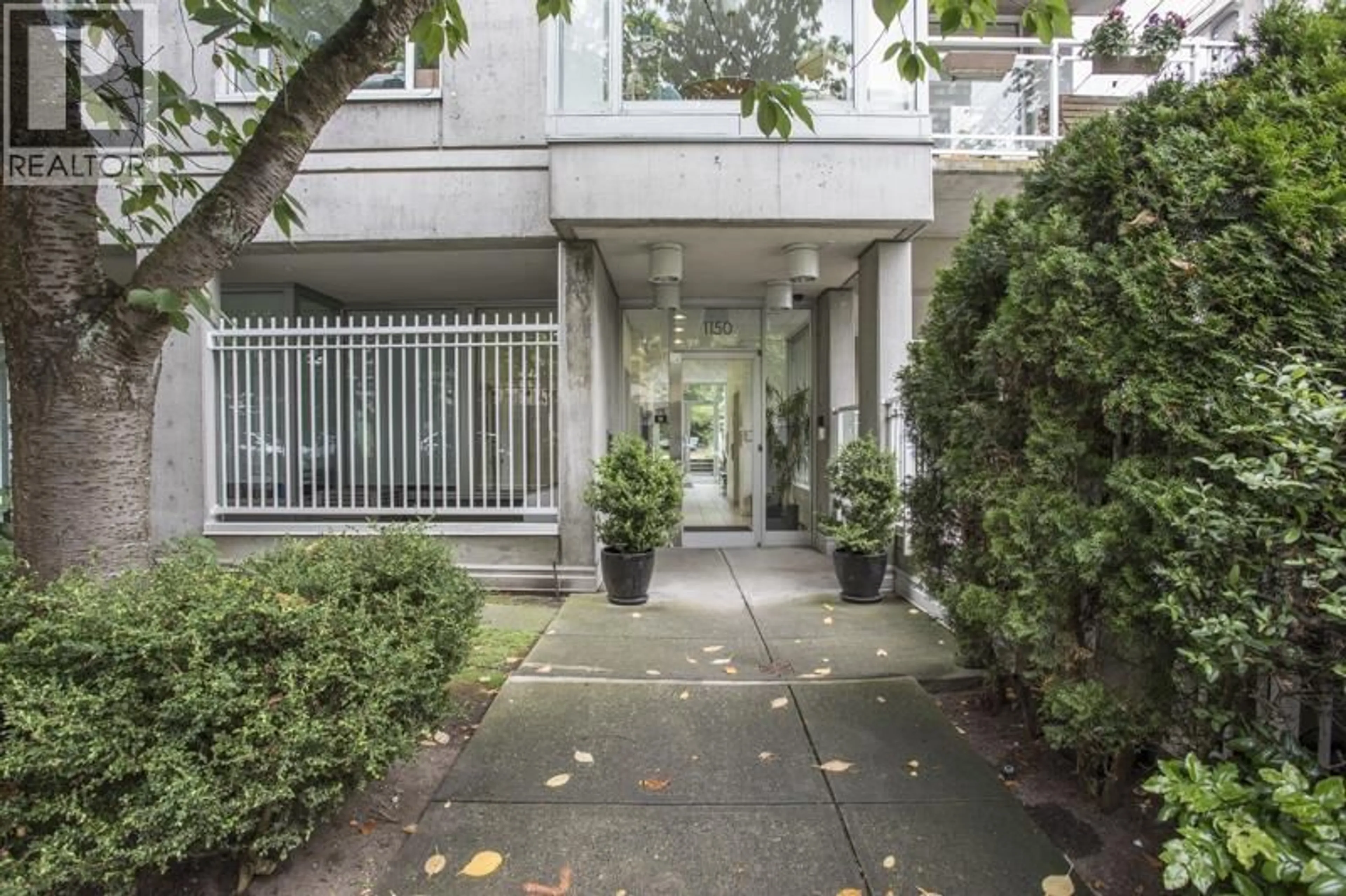 Indoor foyer for 201 - 1150 BUTE STREET, Vancouver British Columbia V6E1Z6