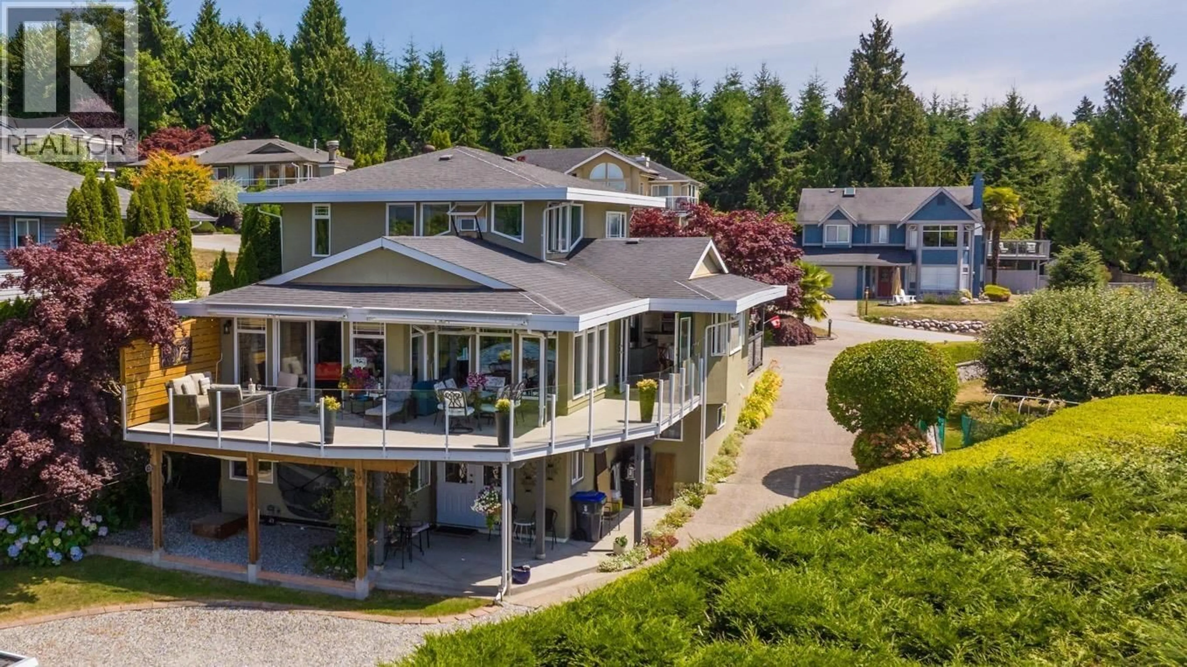 A pic from outside/outdoor area/front of a property/back of a property/a pic from drone, unknown for 4827 BLUEGROUSE DRIVE, Sechelt British Columbia V7Z0E9