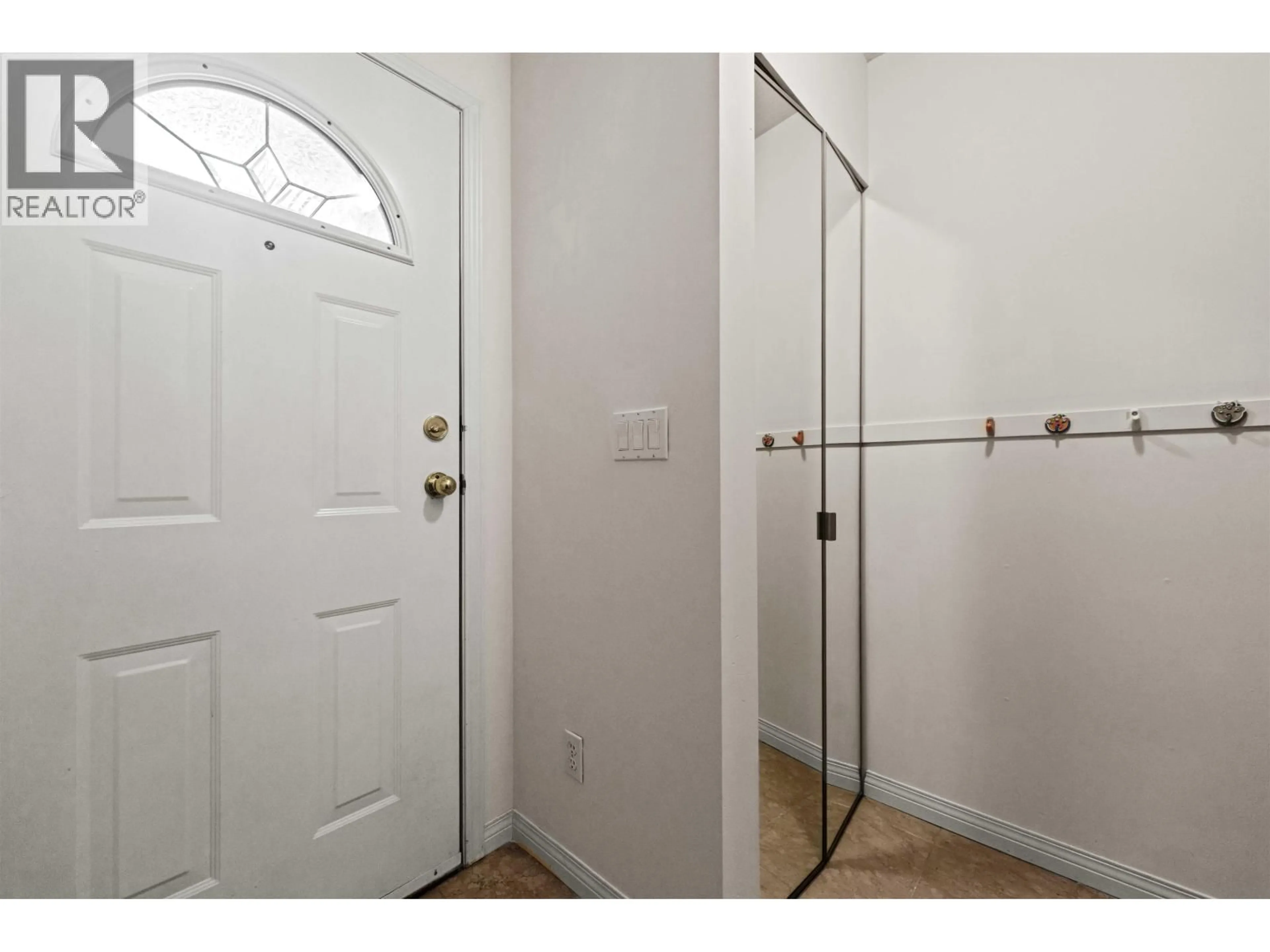 Indoor entryway for 5 - 2600 BEAVERBROOK CRESCENT, Burnaby British Columbia V3J7W6