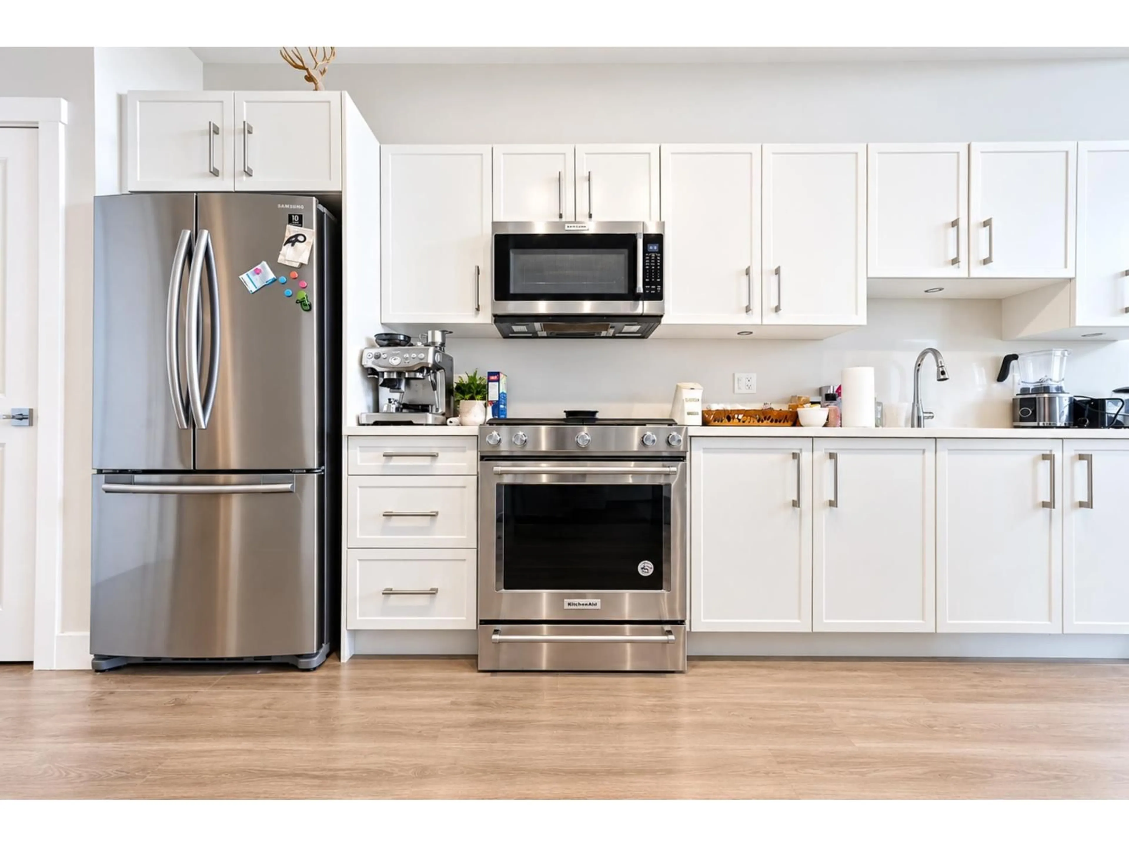 Open concept kitchen, wood/laminate floor for 412 - 22136 49 AVENUE, Langley British Columbia V3A0M8