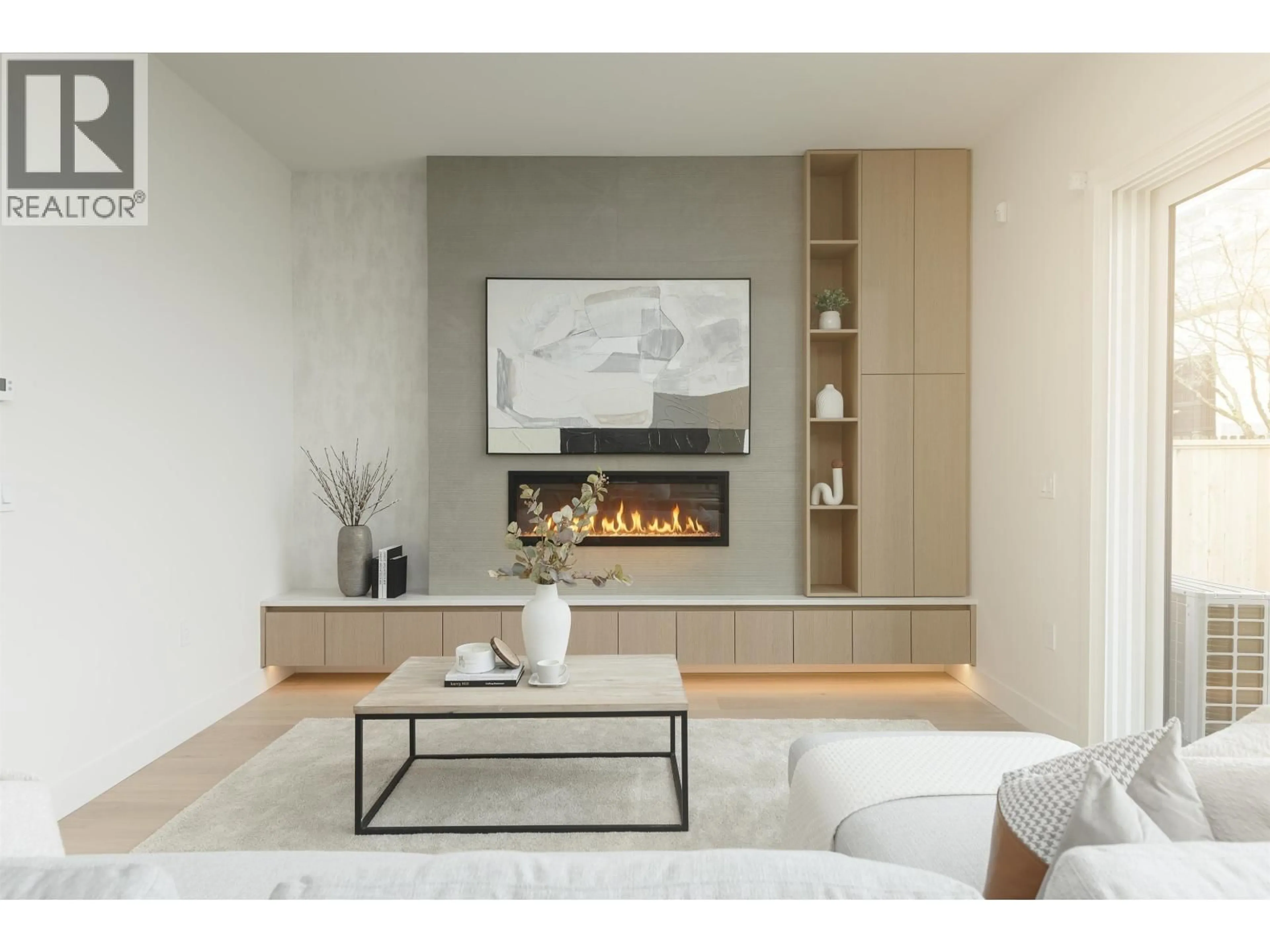 Living room with furniture, wood/laminate floor for 2 - 735 10TH AVENUE, Vancouver British Columbia V5T2A8