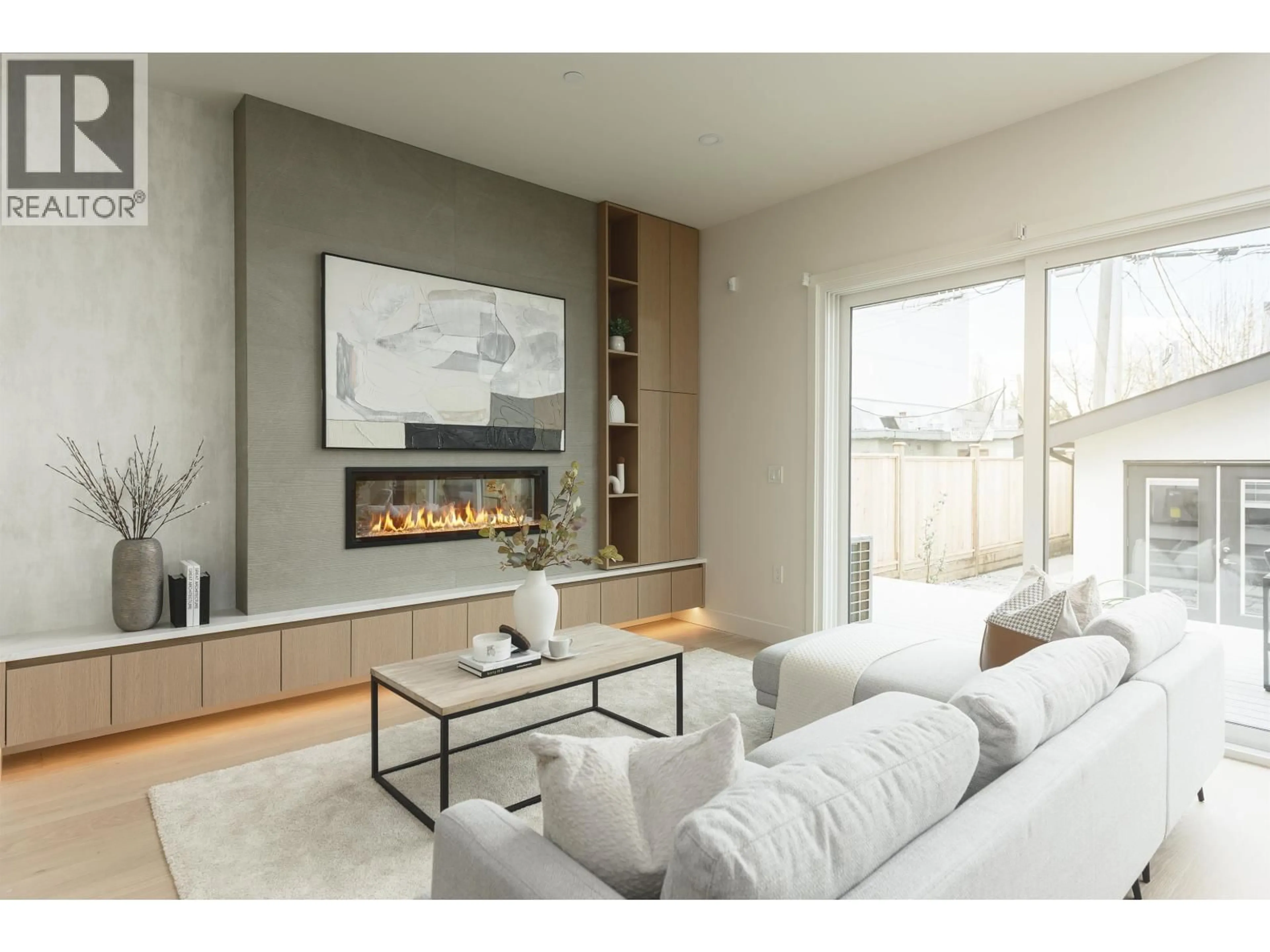 Living room with furniture, wood/laminate floor for 2 - 735 10TH AVENUE, Vancouver British Columbia V5T2A8