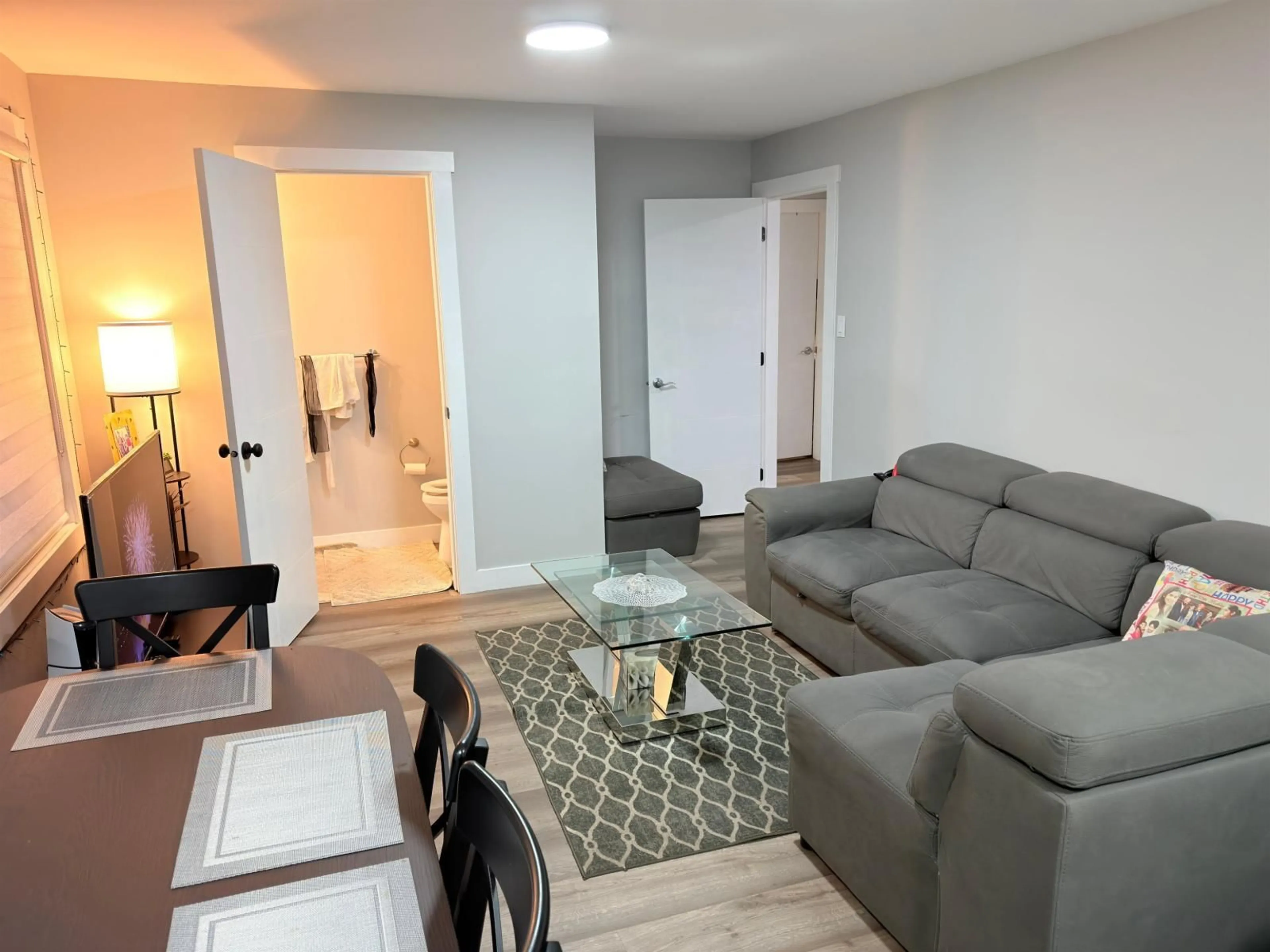 Living room with furniture, unknown for 32549 BEAVER DRIVE, Mission British Columbia V2V5R3