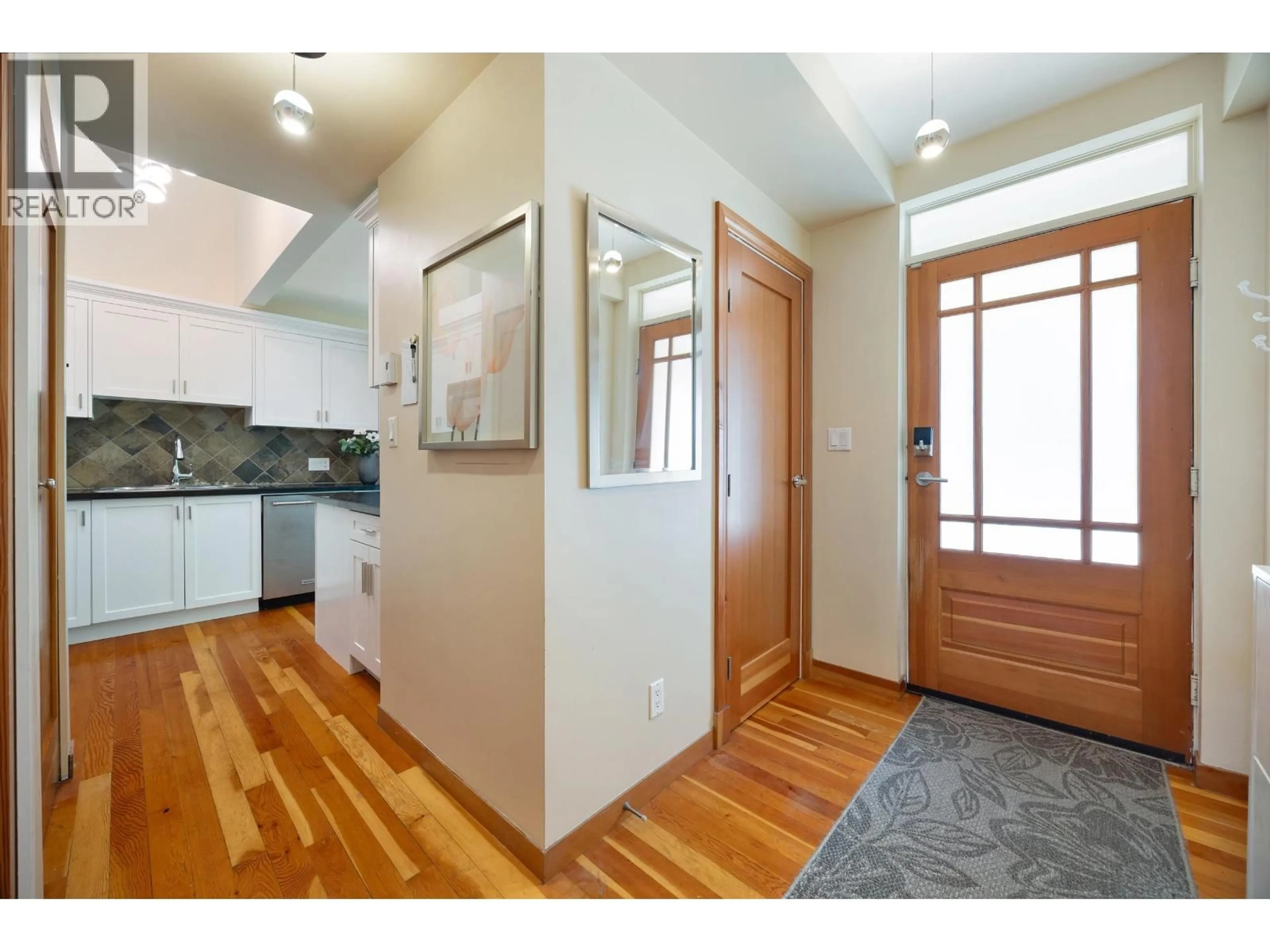 Indoor entryway for 114 - 8 RENAISSANCE SQUARE, New Westminster British Columbia V3M7A9