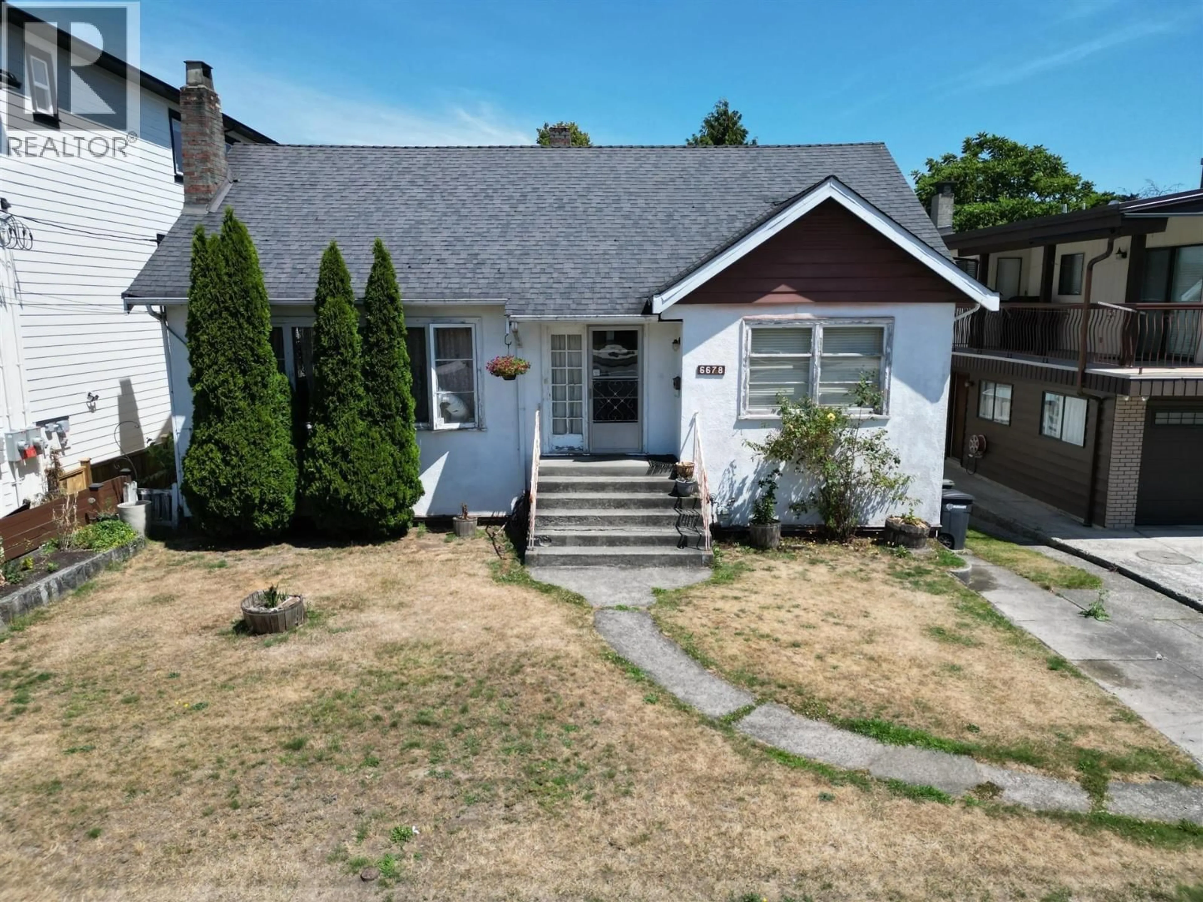 A pic from outside/outdoor area/front of a property/back of a property/a pic from drone, street for 6678 WALKER AVENUE, Burnaby British Columbia V5E3B9