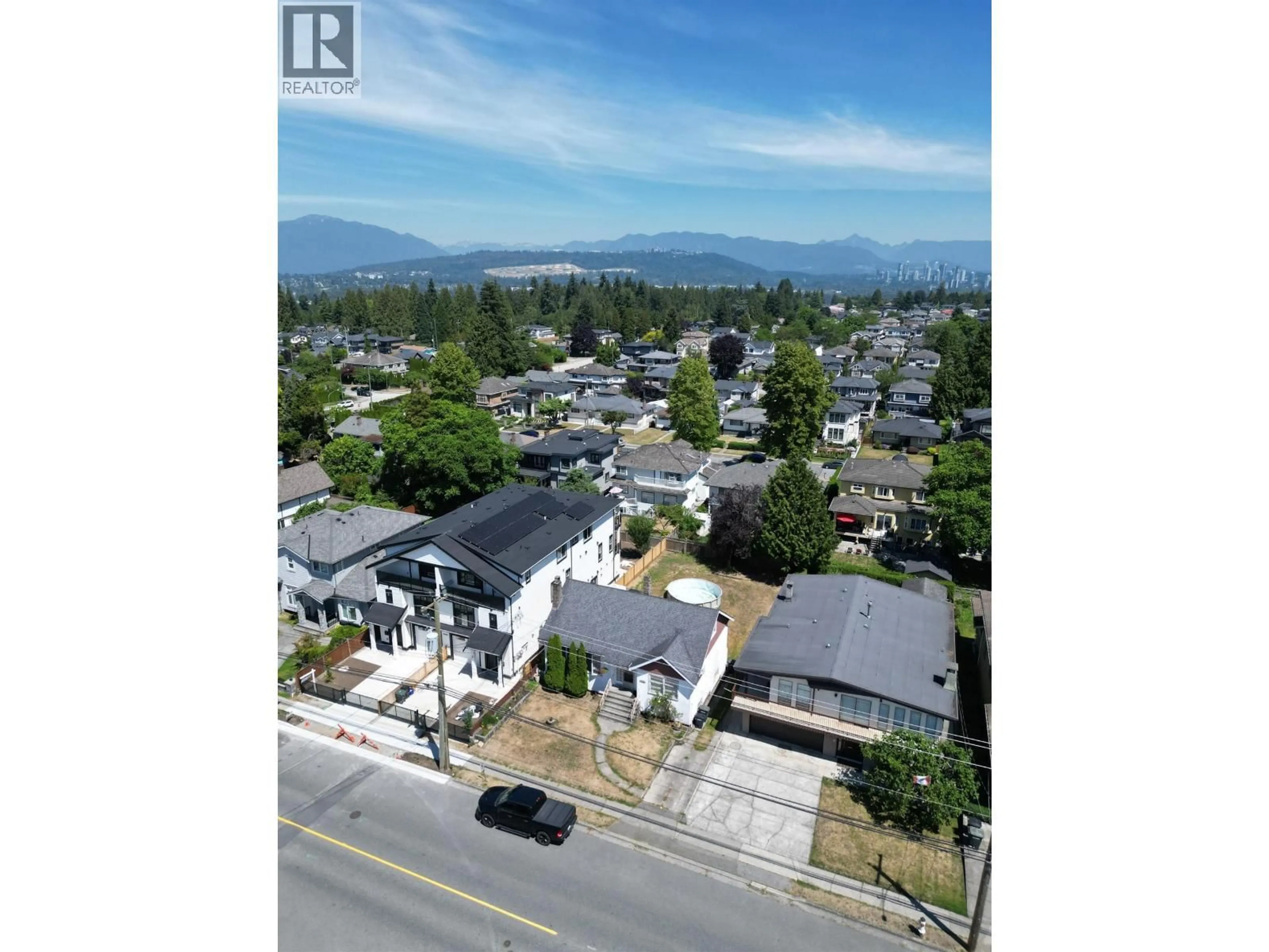 A pic from outside/outdoor area/front of a property/back of a property/a pic from drone, mountain view for 6678 WALKER AVENUE, Burnaby British Columbia V5E3B9