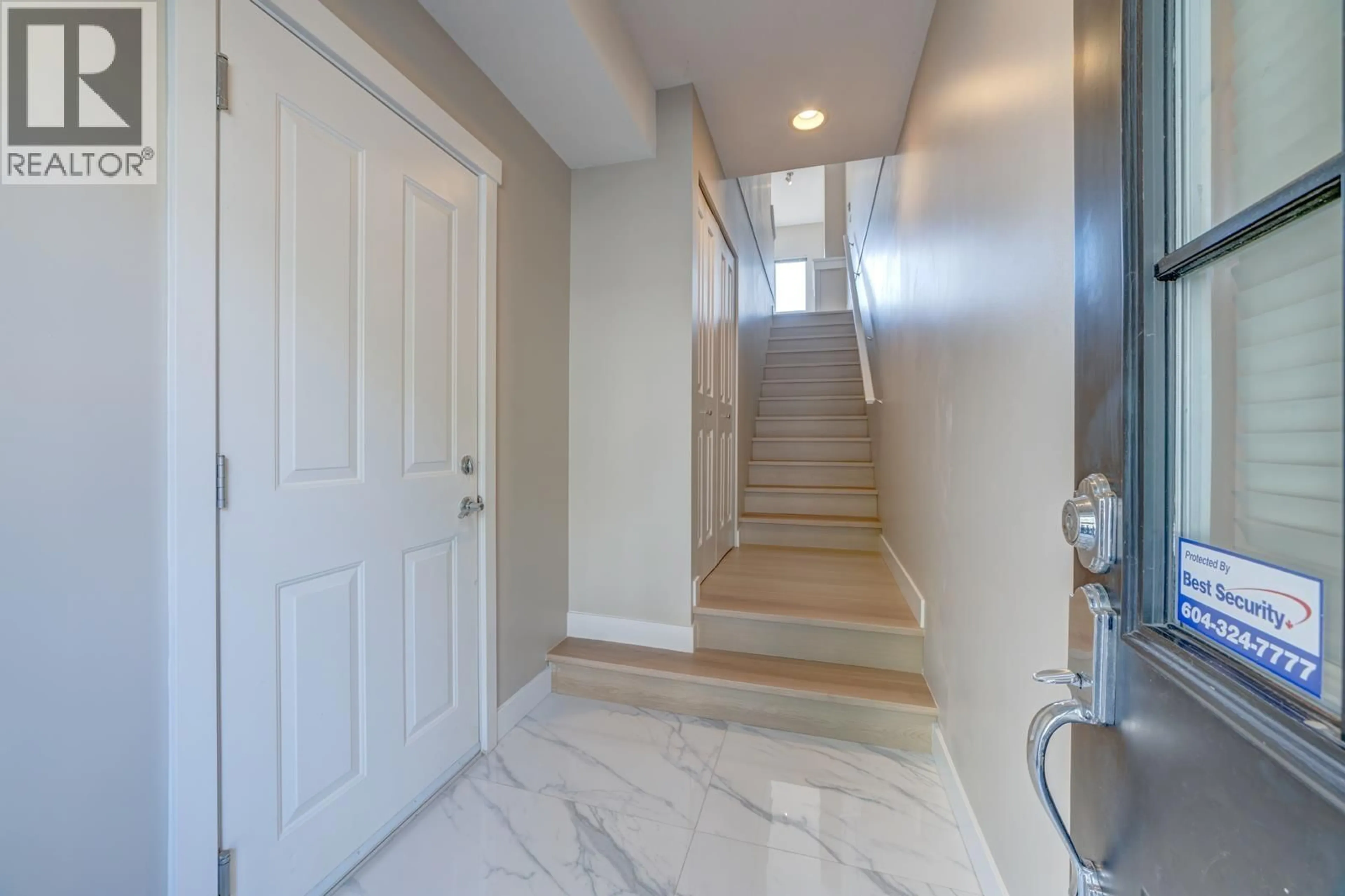 Indoor foyer for 187 - 3105 DAYANEE SPRINGS BOULEVARD, Coquitlam British Columbia V3E0C2
