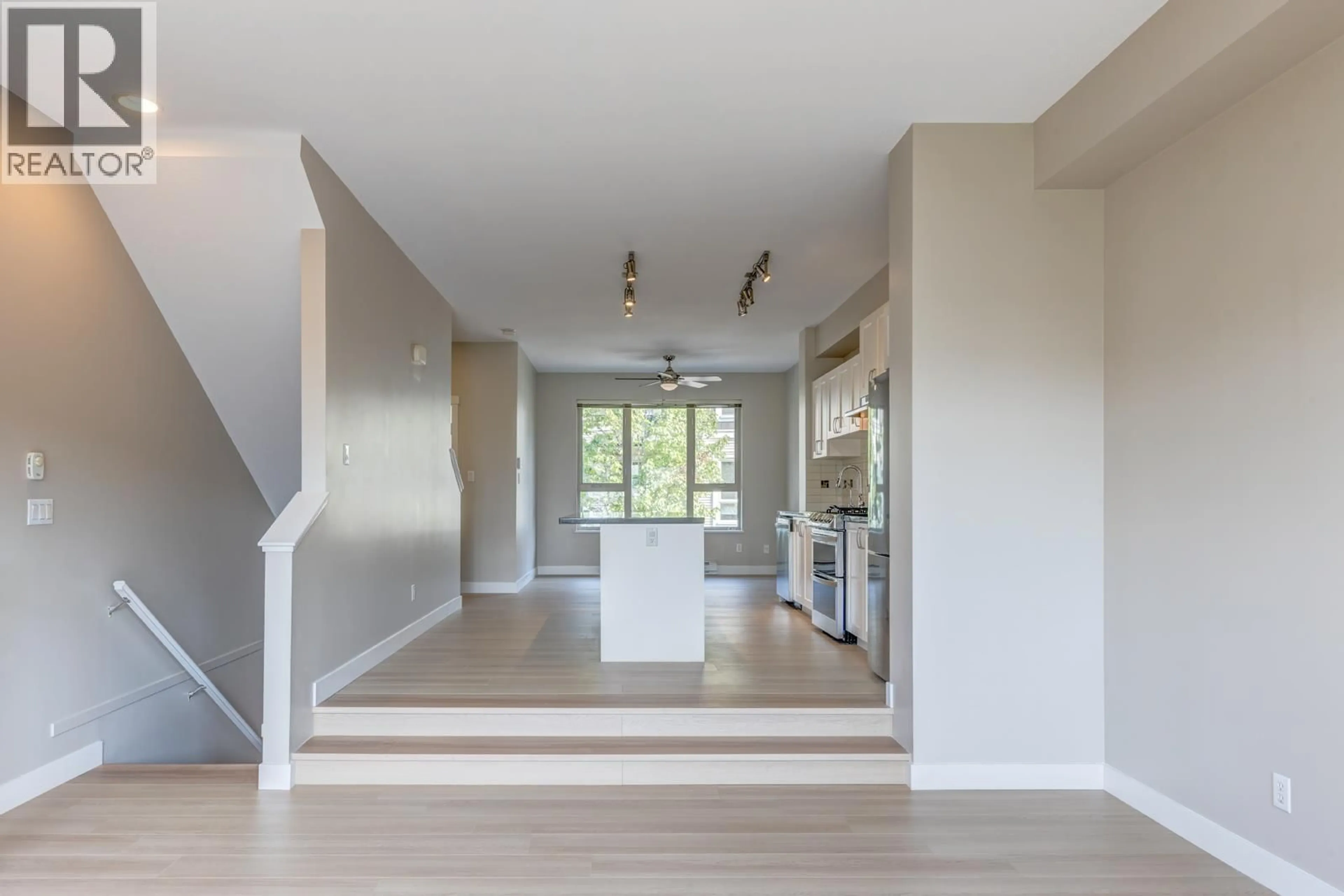 Open concept kitchen, unknown for 187 - 3105 DAYANEE SPRINGS BOULEVARD, Coquitlam British Columbia V3E0C2