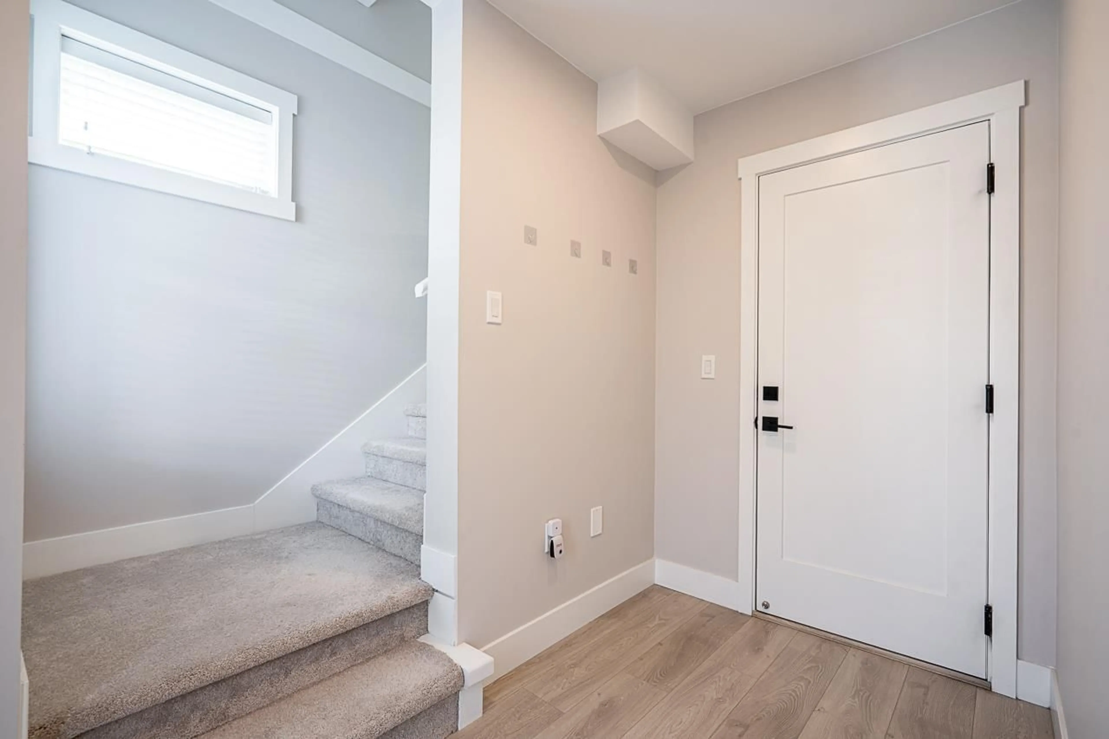 Indoor entryway for 16 - 20155 84 AVENUE, Langley British Columbia V2Y3R3
