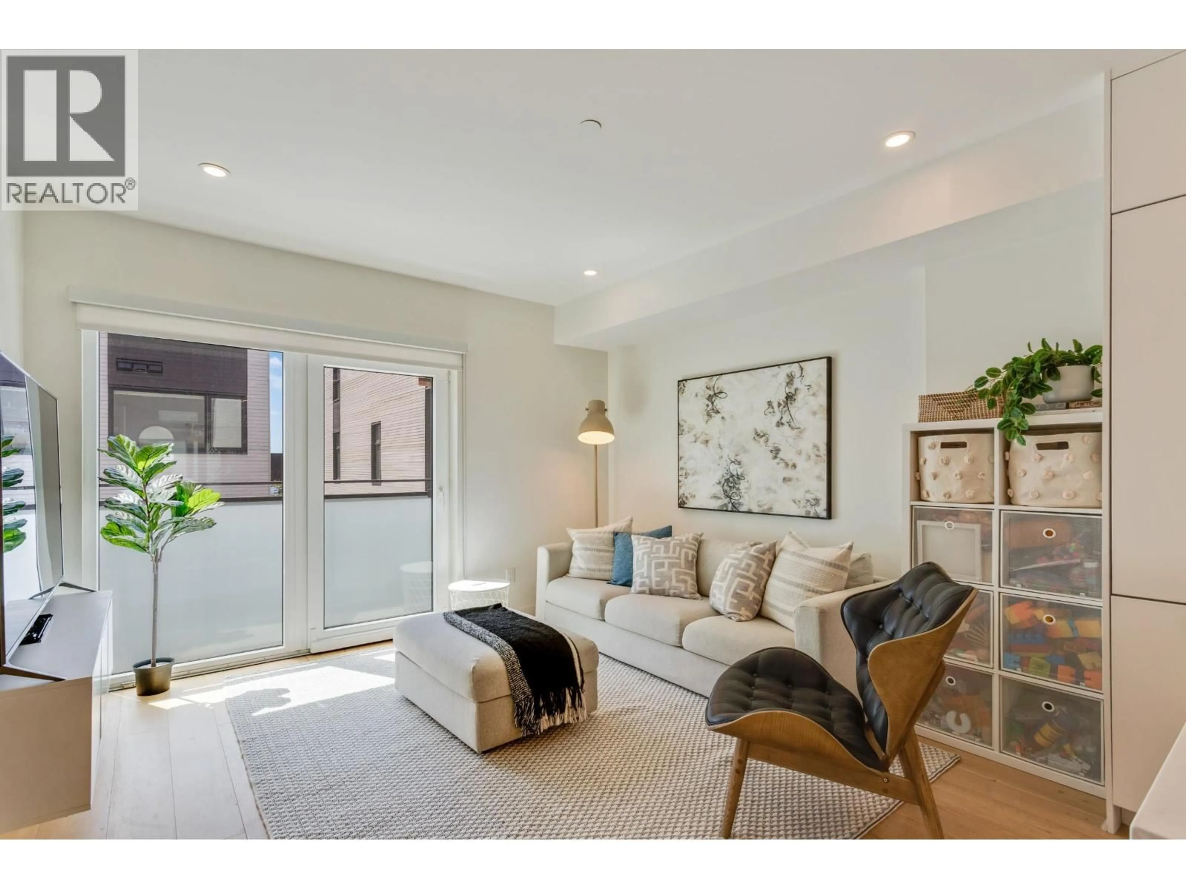 Living room with furniture, unknown for 125 - 649 3RD STREET, North Vancouver British Columbia V7L1G6