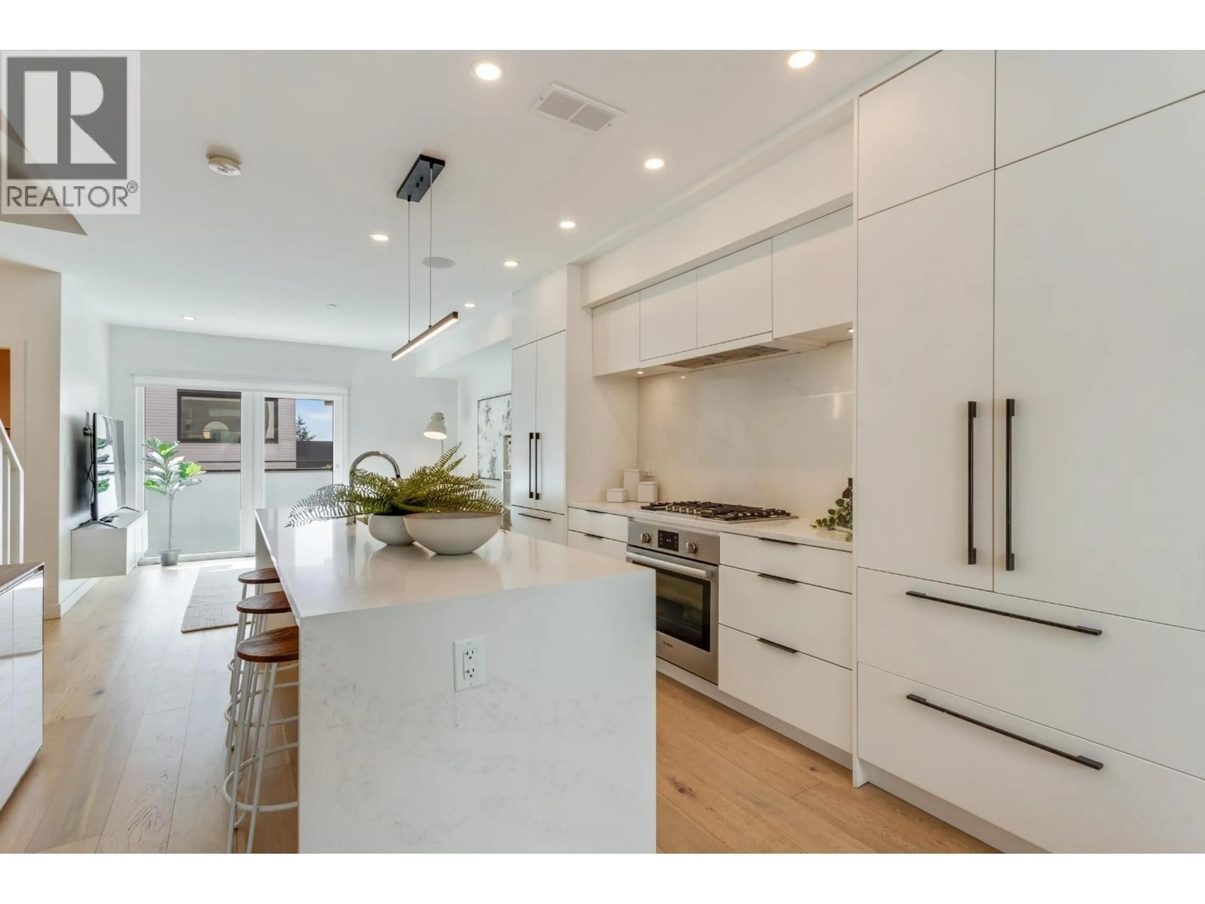 Open concept kitchen, unknown for 125 - 649 3RD STREET, North Vancouver British Columbia V7L1G6