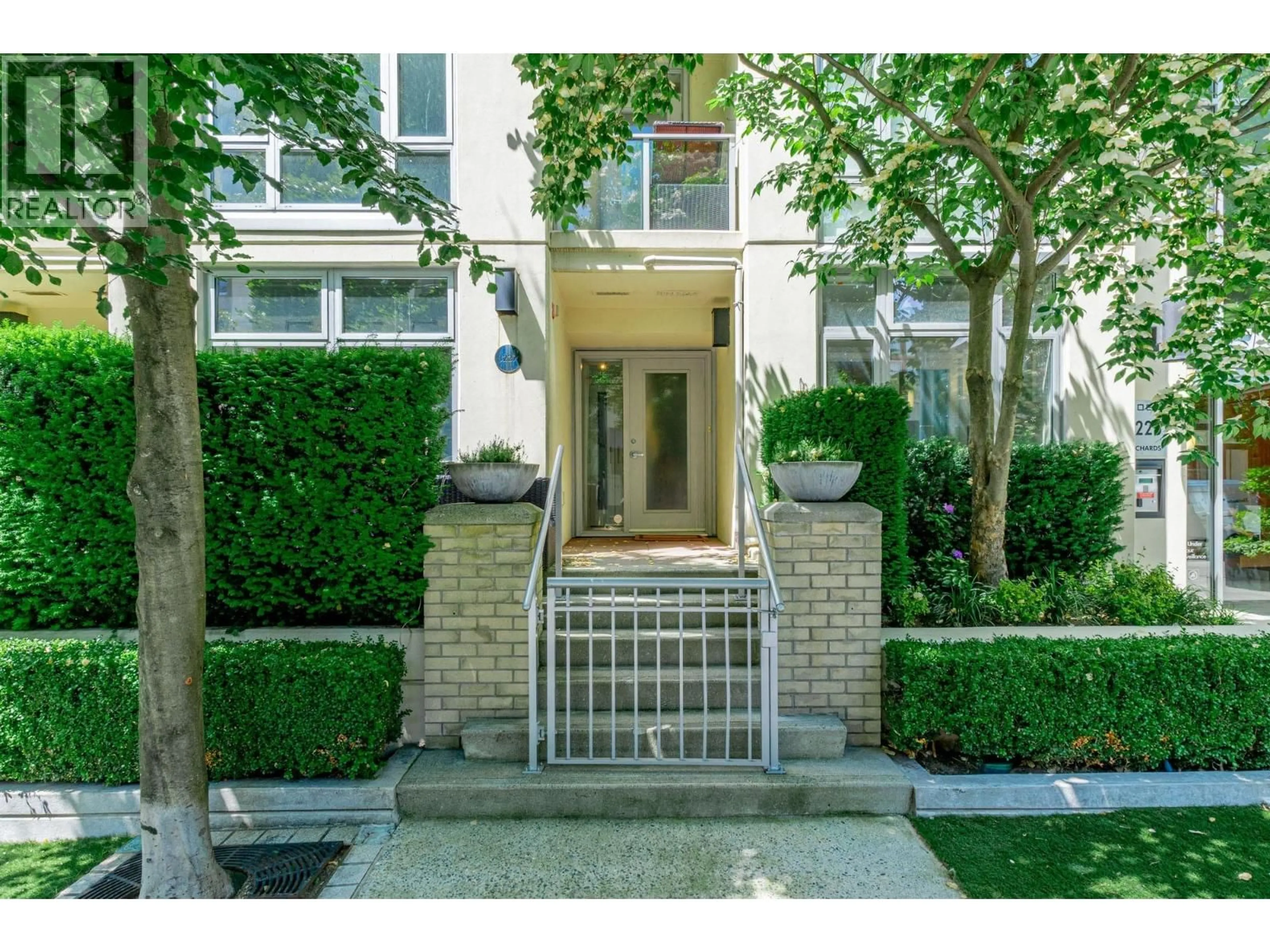 Indoor entryway for 1227 RICHARDS STREET, Vancouver British Columbia V6B3G3
