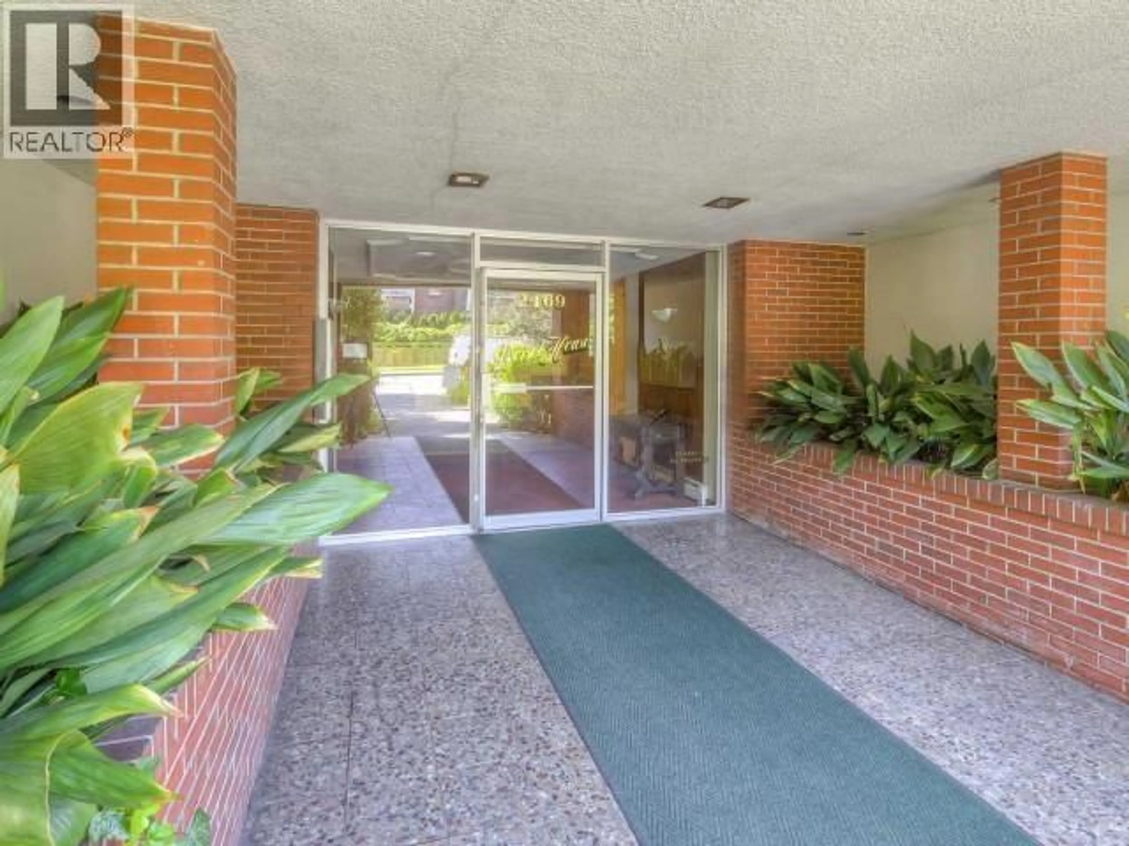Indoor foyer for 101 - 2469 CORNWALL AVENUE, Vancouver British Columbia V6K1B9