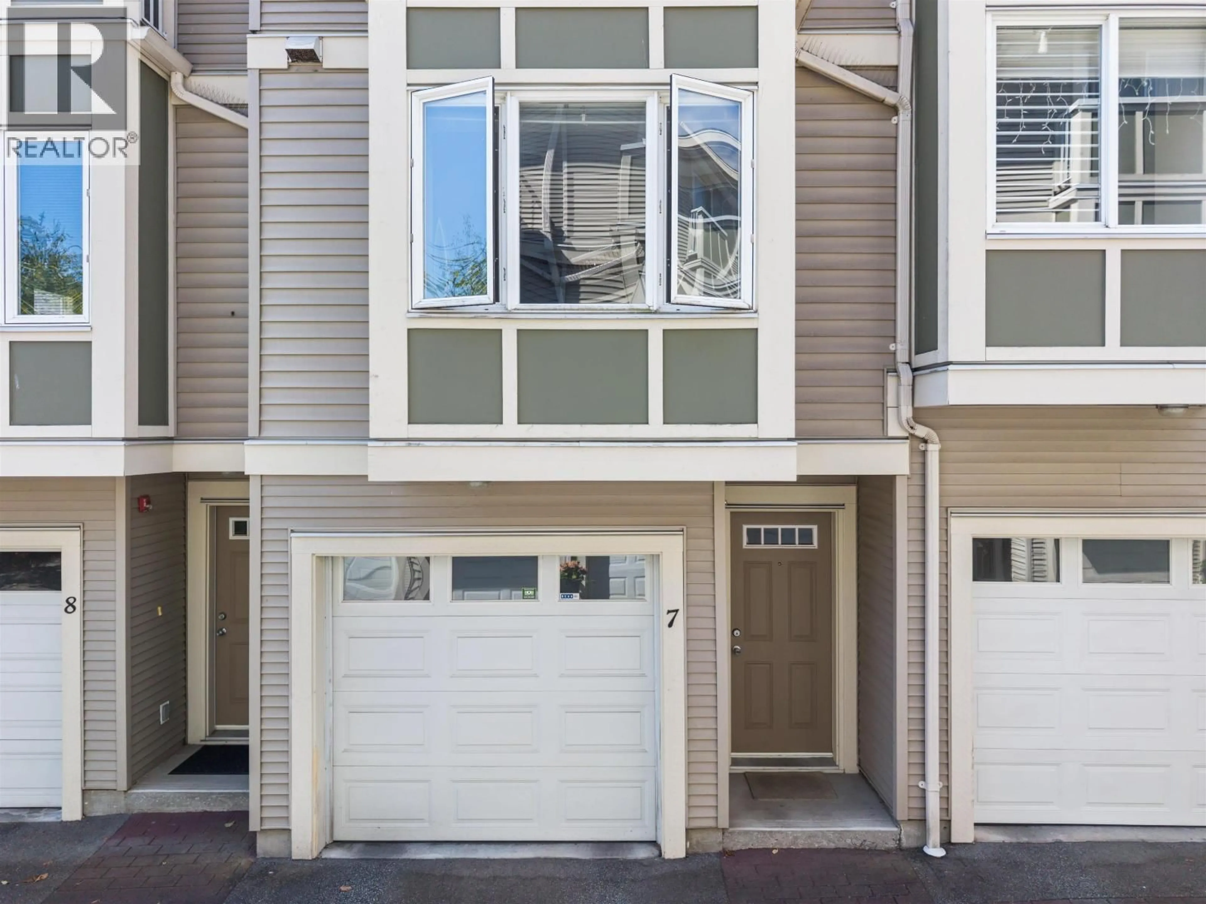 Home with vinyl exterior material, street for 7 - 6498 ELGIN AVENUE, Burnaby British Columbia V5H3S6