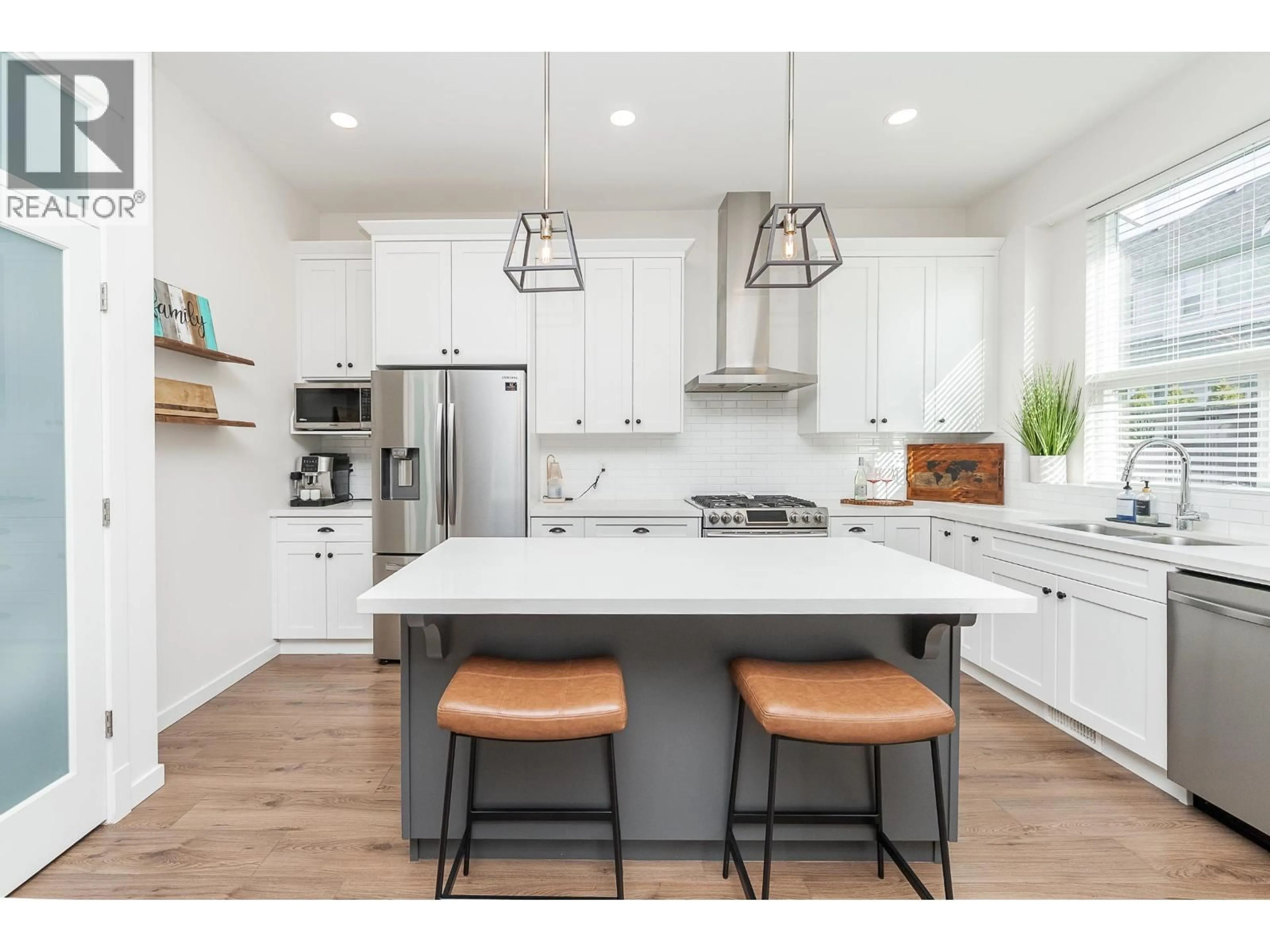 Open concept kitchen, wood/laminate floor for 12924 240A STREET, Maple Ridge British Columbia V4R0G8