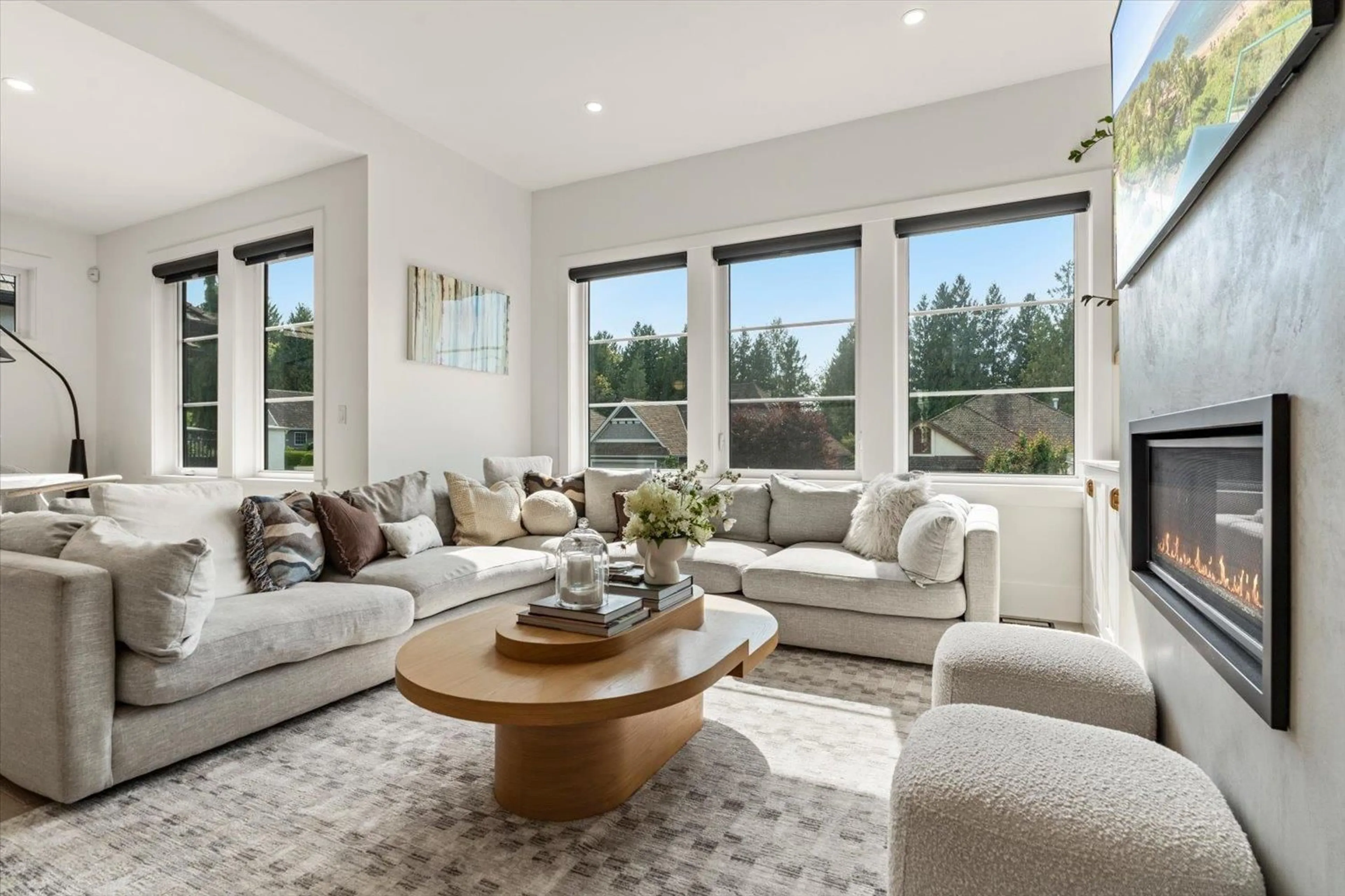 Living room with furniture, unknown for 3898 COACHSTONE WAY, Abbotsford British Columbia V2S8G7